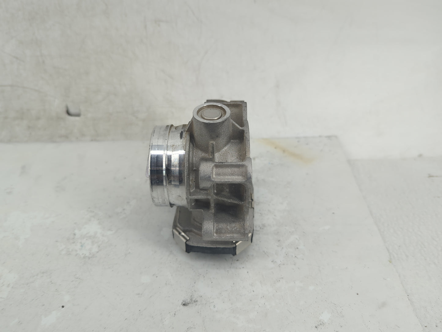 2016-2021 Chevrolet Malibu Throttle Body P/N:12671379AA Fits Fits 2016 2017 2018 2019 2020 2021 2022 OEM Used Auto Parts - O