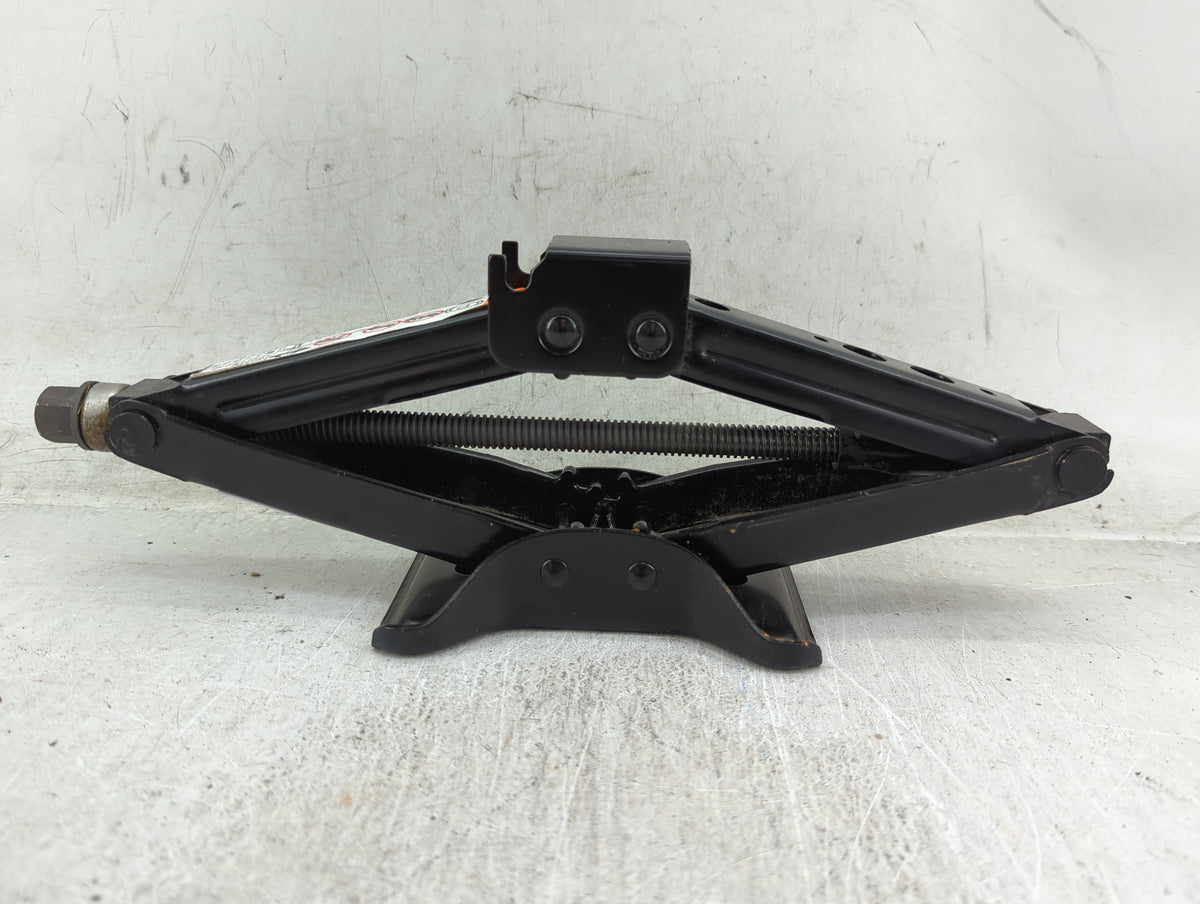 2021 Chevrolet Malibu Spare Scissor Car Jack 1431552 - Oemusedautoparts1.com