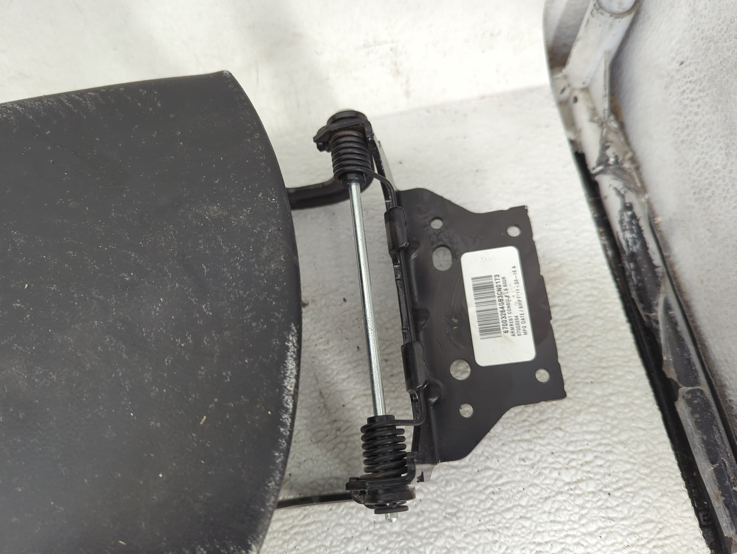 2021 Chevrolet Malibu Center Console Armrest Cover Lid P/N:67003264 Fits OEM Used Auto Parts - Oemusedautoparts1.com