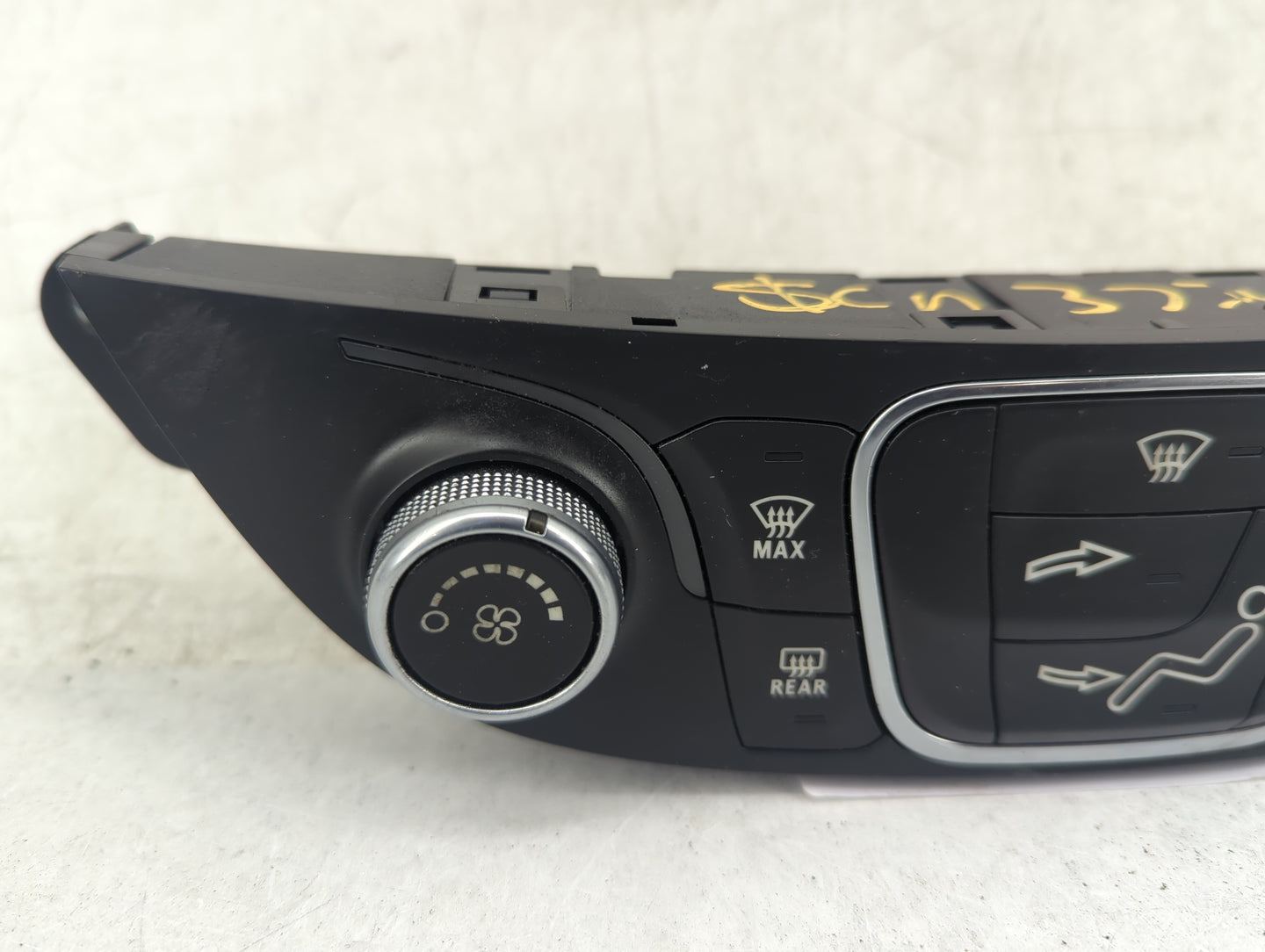 2019-2021 Chevrolet Malibu Climate Control Module Temperature AC/Heater Replacement P/N:84426651 7370200000000X Fits OEM Use
