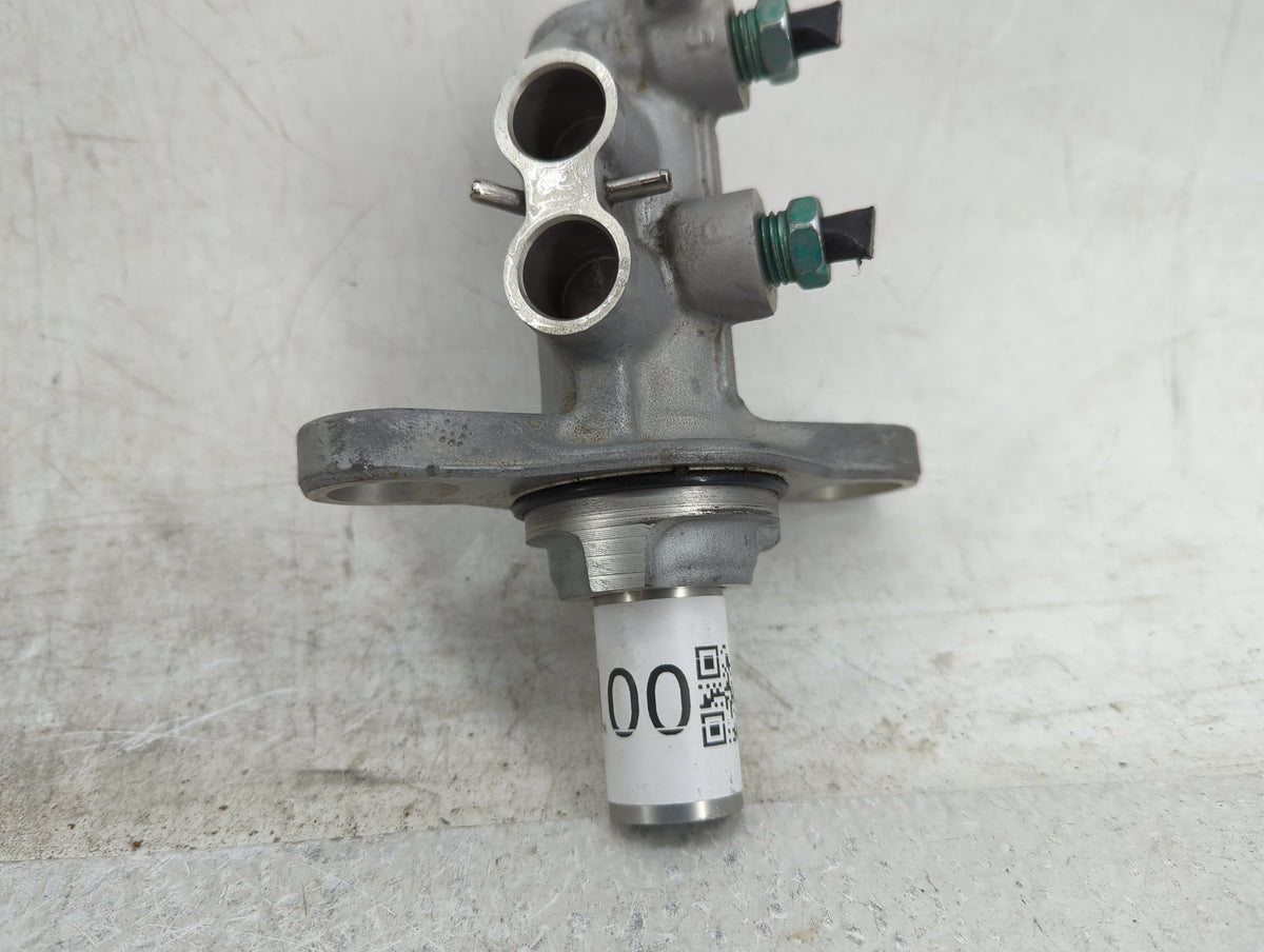 2016-2021 Chevrolet Malibu Brake Master Cylinder 1451100 - Oemusedautoparts1.com