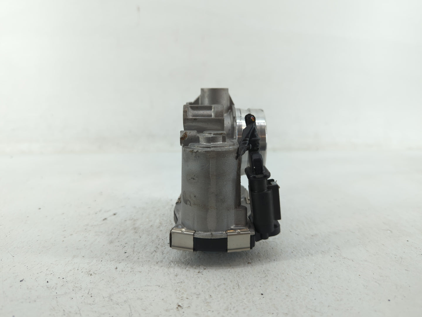 2016-2021 Chevrolet Malibu Throttle Body P/N:12671379AA Fits Fits 2016 2017 2018 2019 2020 2021 2022 OEM Used Auto Parts - O