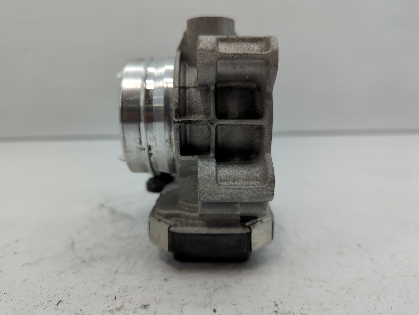 2016-2021 Chevrolet Malibu Throttle Body P/N:12671379AA Fits Fits 2016 2017 2018 2019 2020 2021 2022 OEM Used Auto Parts - O