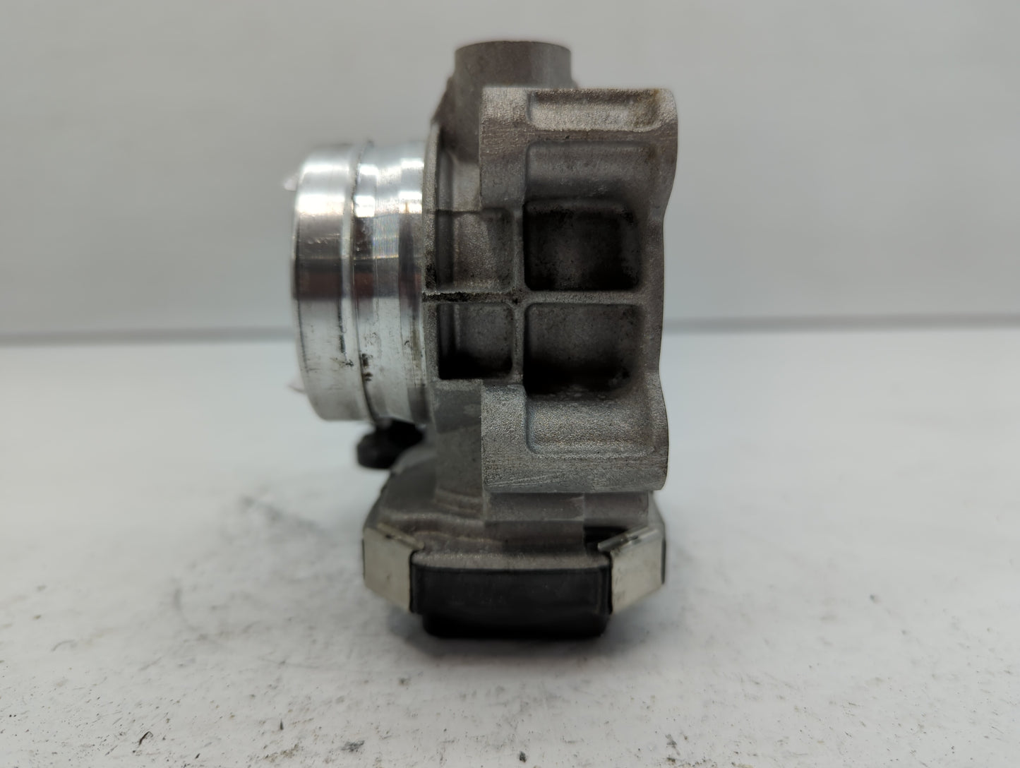2016-2021 Chevrolet Malibu Throttle Body P/N:12671379AA Fits Fits 2016 2017 2018 2019 2020 2021 2022 OEM Used Auto Parts - O