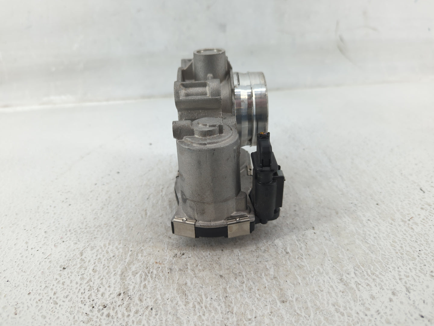 2016-2021 Chevrolet Malibu Throttle Body P/N:12671379AA Fits Fits 2016 2017 2018 2019 2020 2021 2022 OEM Used Auto Parts - O