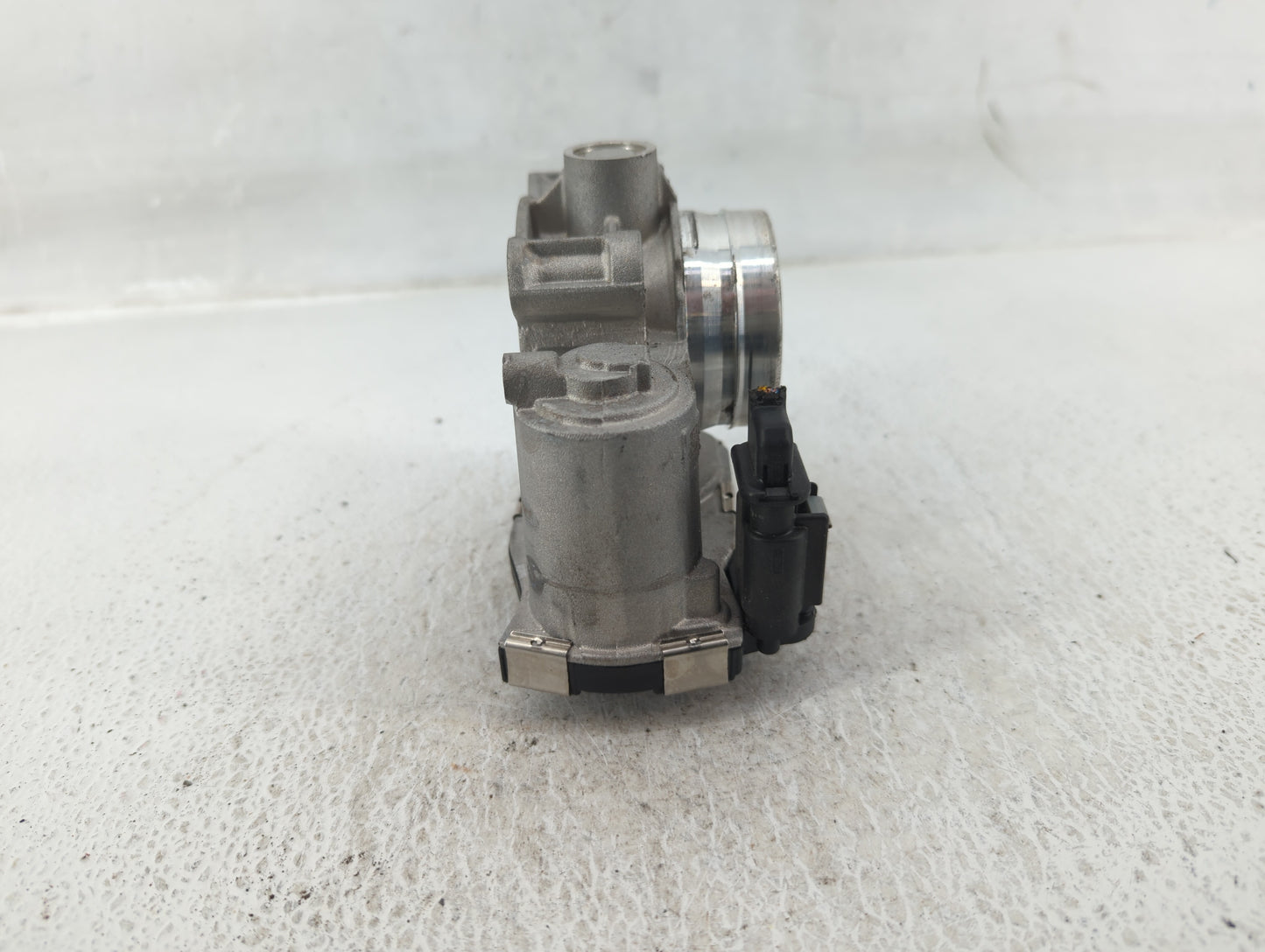 2016-2021 Chevrolet Malibu Throttle Body P/N:12671379AA Fits Fits 2016 2017 2018 2019 2020 2021 2022 OEM Used Auto Parts - O