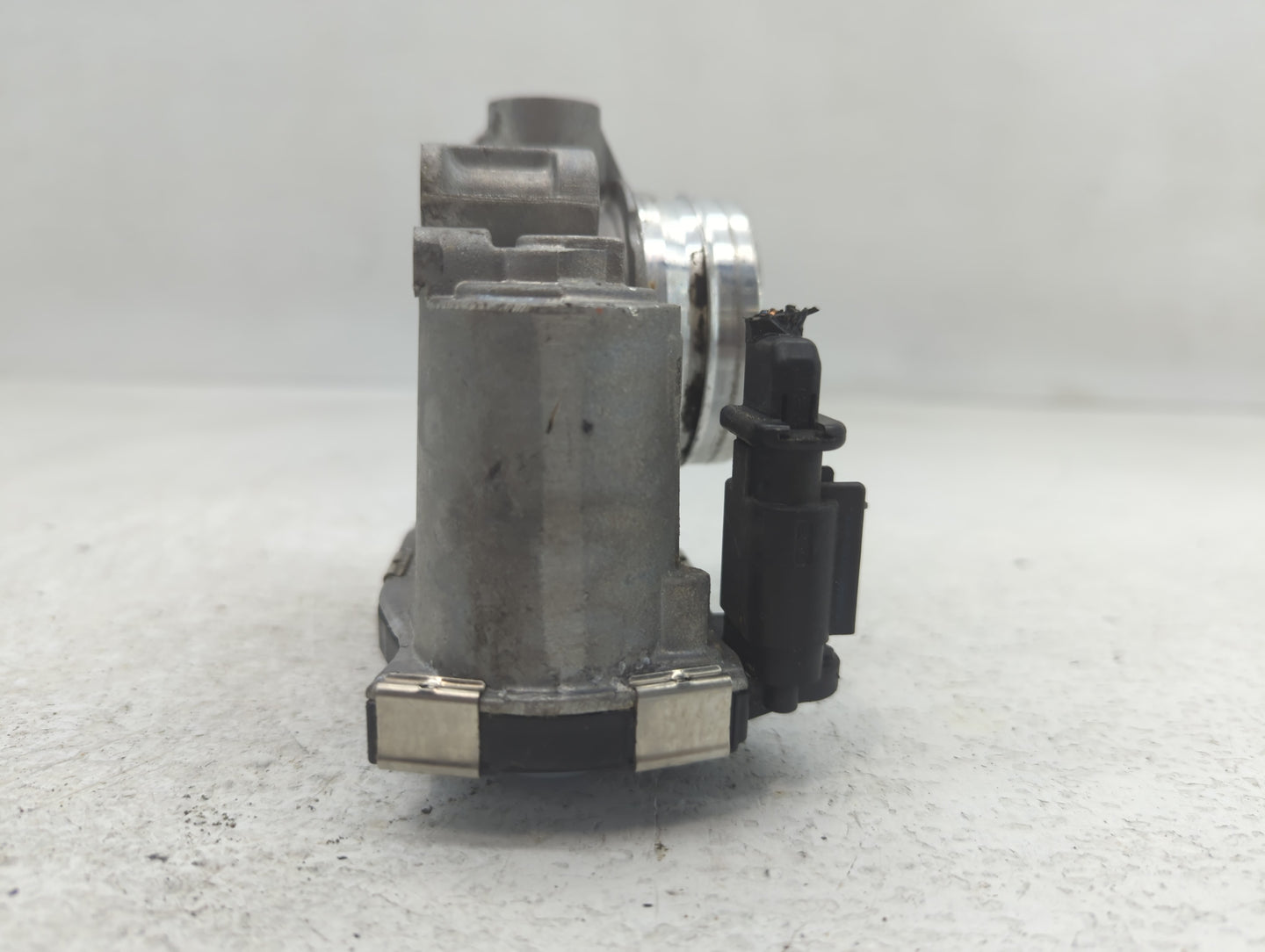 2016-2021 Chevrolet Malibu Throttle Body P/N:12671379AA Fits Fits 2016 2017 2018 2019 2020 2021 2022 OEM Used Auto Parts - O