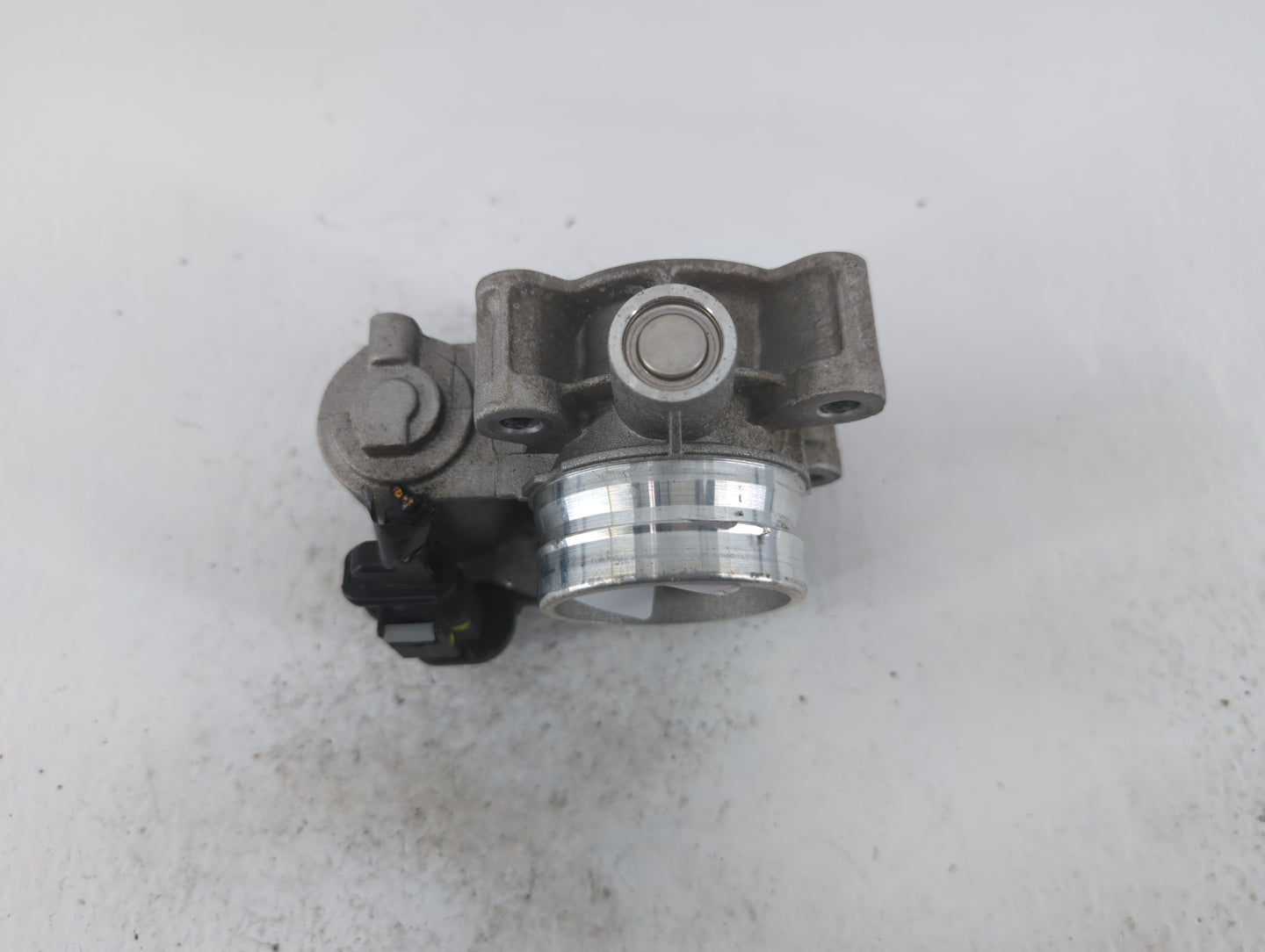 2016-2021 Chevrolet Malibu Throttle Body P/N:12671379AA Fits Fits 2016 2017 2018 2019 2020 2021 2022 OEM Used Auto Parts - O