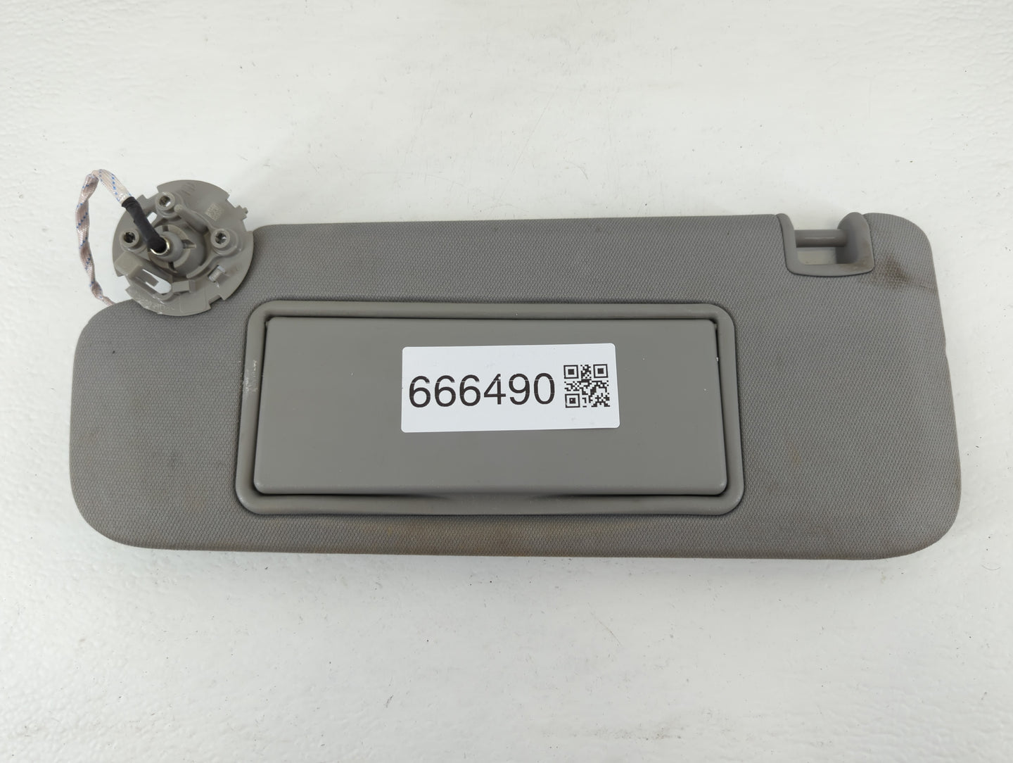 2016-2021 Chevrolet Malibu Sun Visor Shade Replacement Driver Left Mirror Fits Fits 2016 2017 2018 2019 2020 2021 OEM Used A