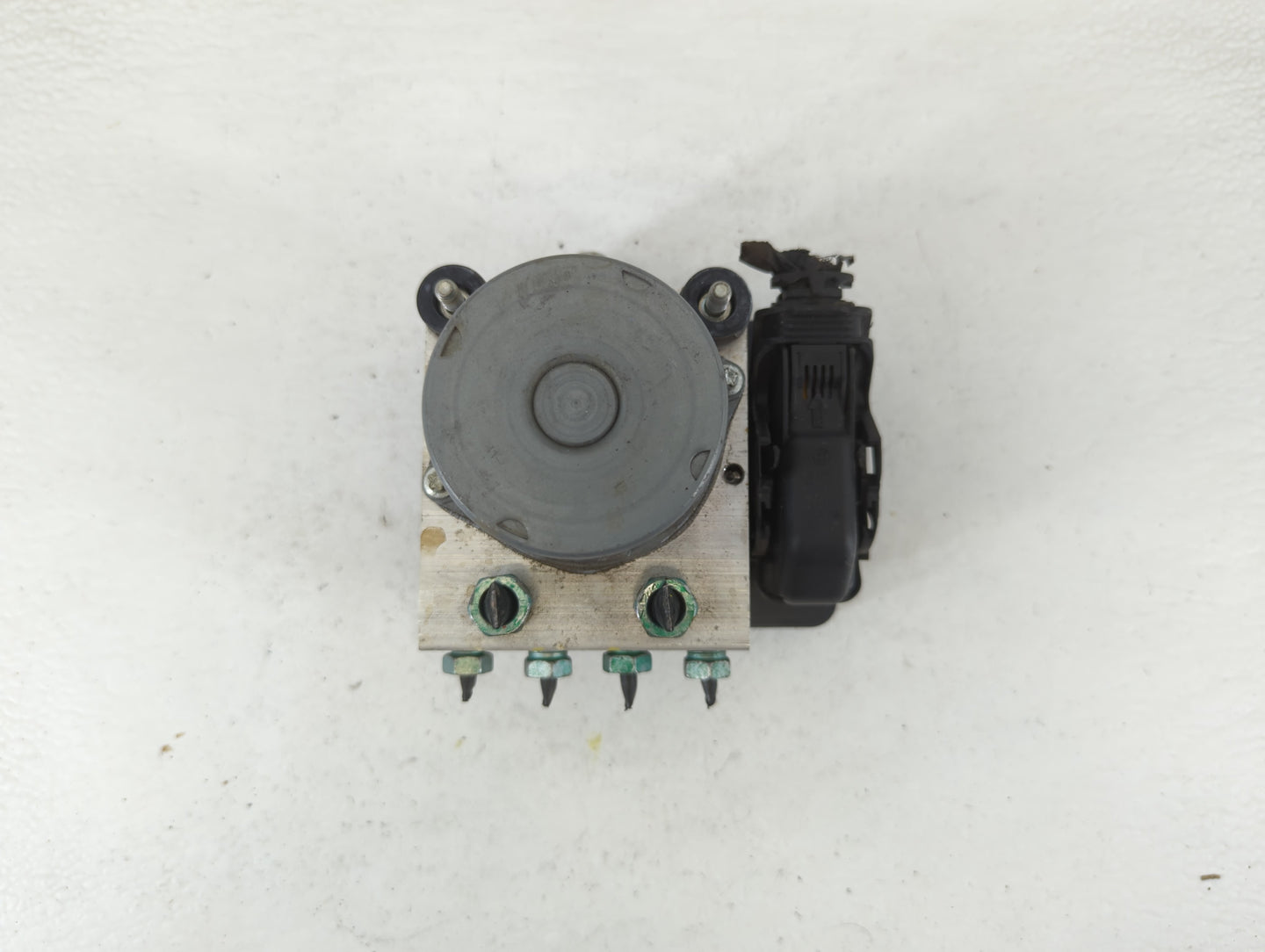 2019-2021 Chevrolet Malibu ABS Pump Control Module Replacement P/N:84767280 Fits Fits 2019 2020 2021 OEM Used Auto Parts - O
