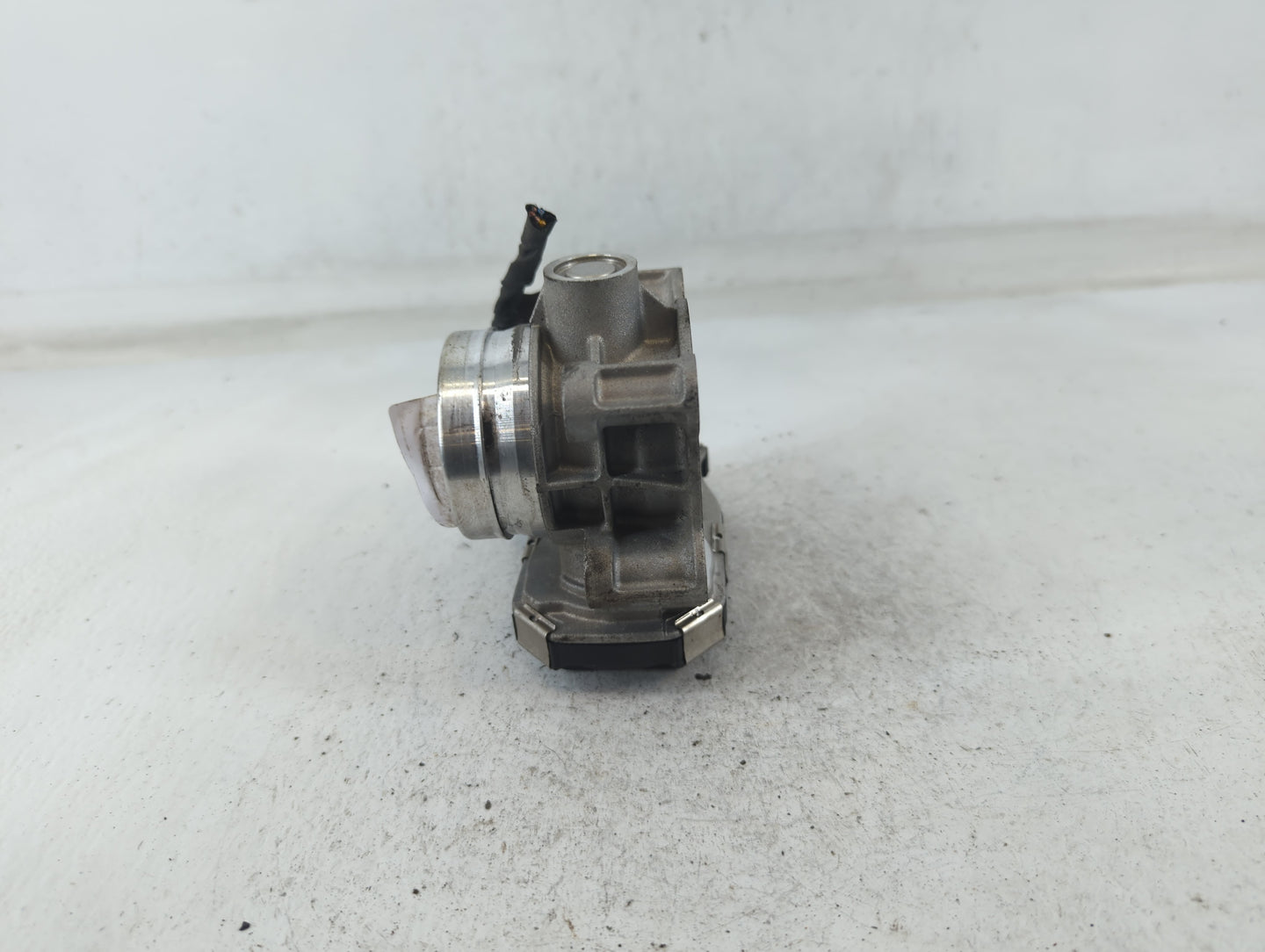 2016-2021 Chevrolet Malibu Throttle Body P/N:12671379AA Fits Fits 2016 2017 2018 2019 2020 2021 2022 OEM Used Auto Parts - O