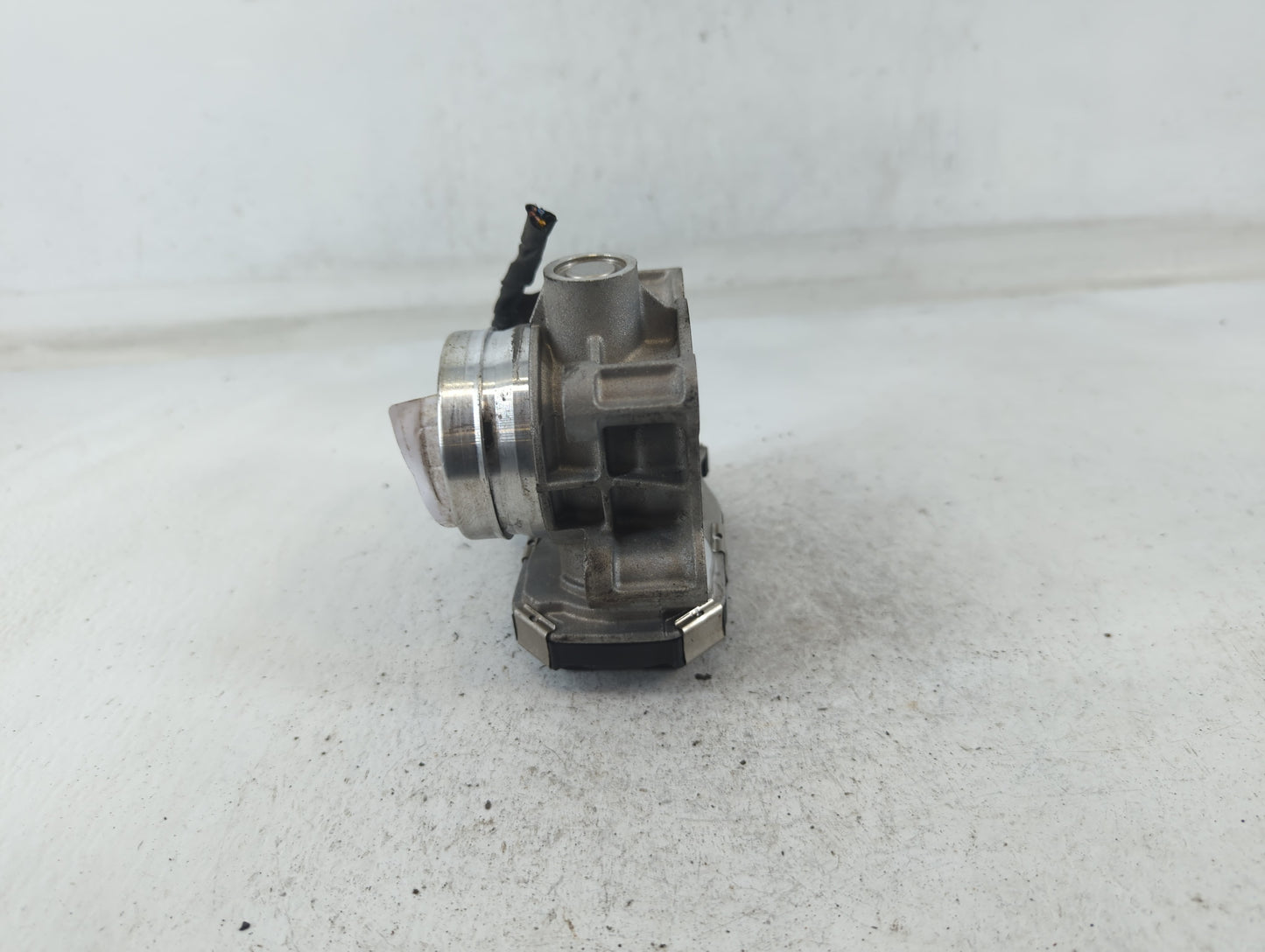 2016-2021 Chevrolet Malibu Throttle Body P/N:12671379AA Fits Fits 2016 2017 2018 2019 2020 2021 2022 OEM Used Auto Parts - O