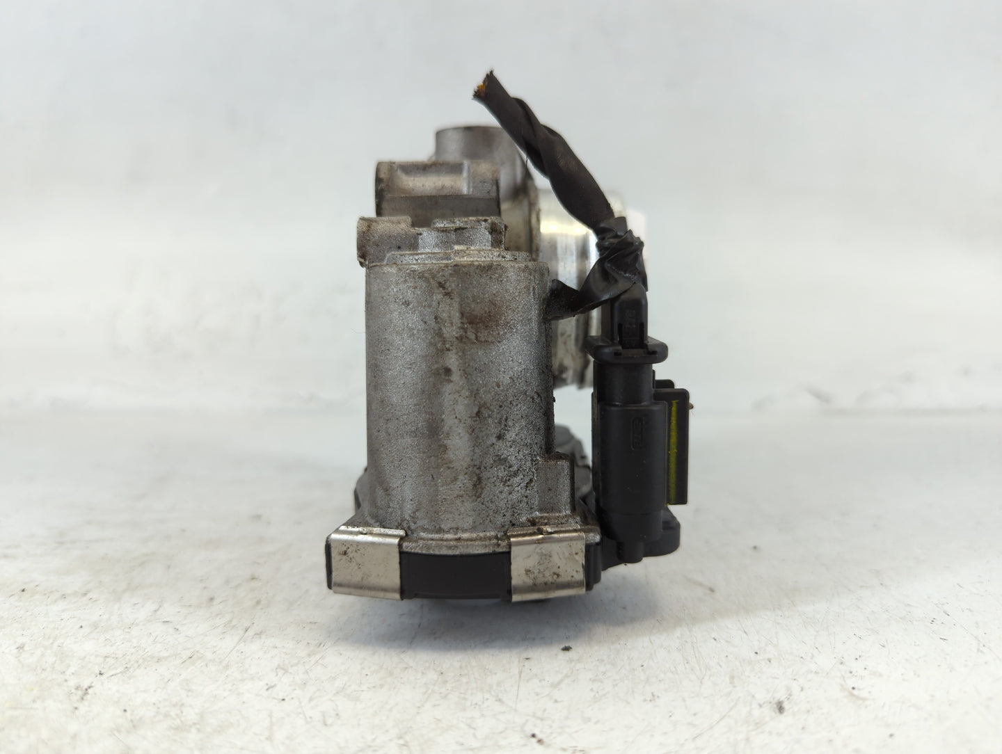 2016-2021 Chevrolet Malibu Throttle Body P/N:12671379AA Fits Fits 2016 2017 2018 2019 2020 2021 2022 OEM Used Auto Parts - O