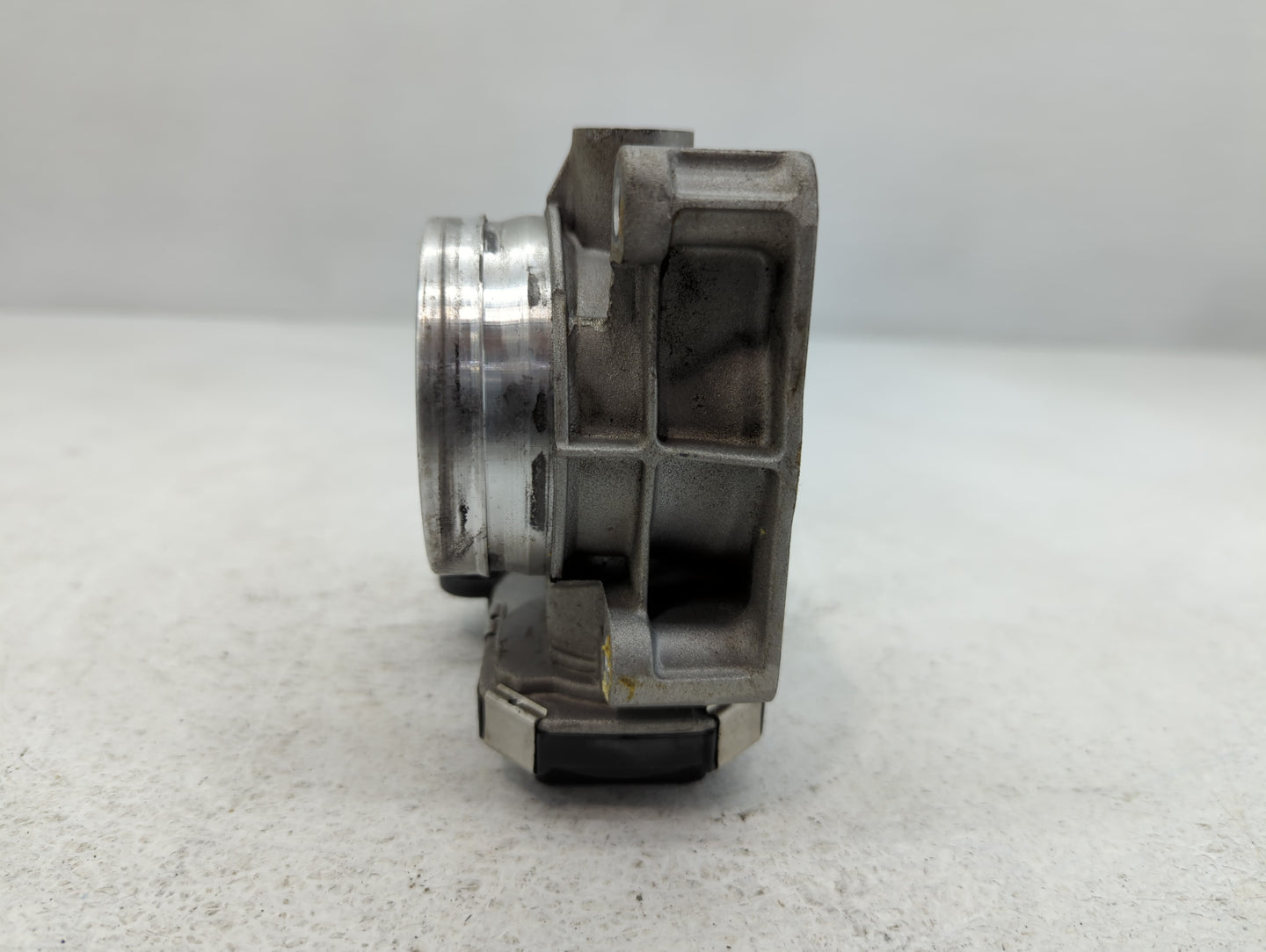 2013-2021 Chevrolet Malibu Throttle Body P/N:12681472AA Fits Fits 2013 2014 2015 2016 2017 2018 2019 2020 2021 OEM Used Auto