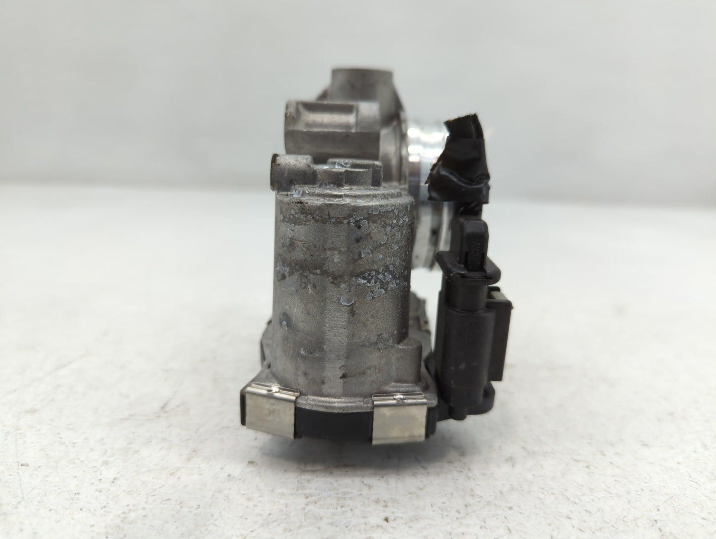 2016-2021 Chevrolet Malibu Throttle Body P/N:12671379AA Fits Fits 2016 2017 2018 2019 2020 2021 2022 OEM Used Auto Parts - O