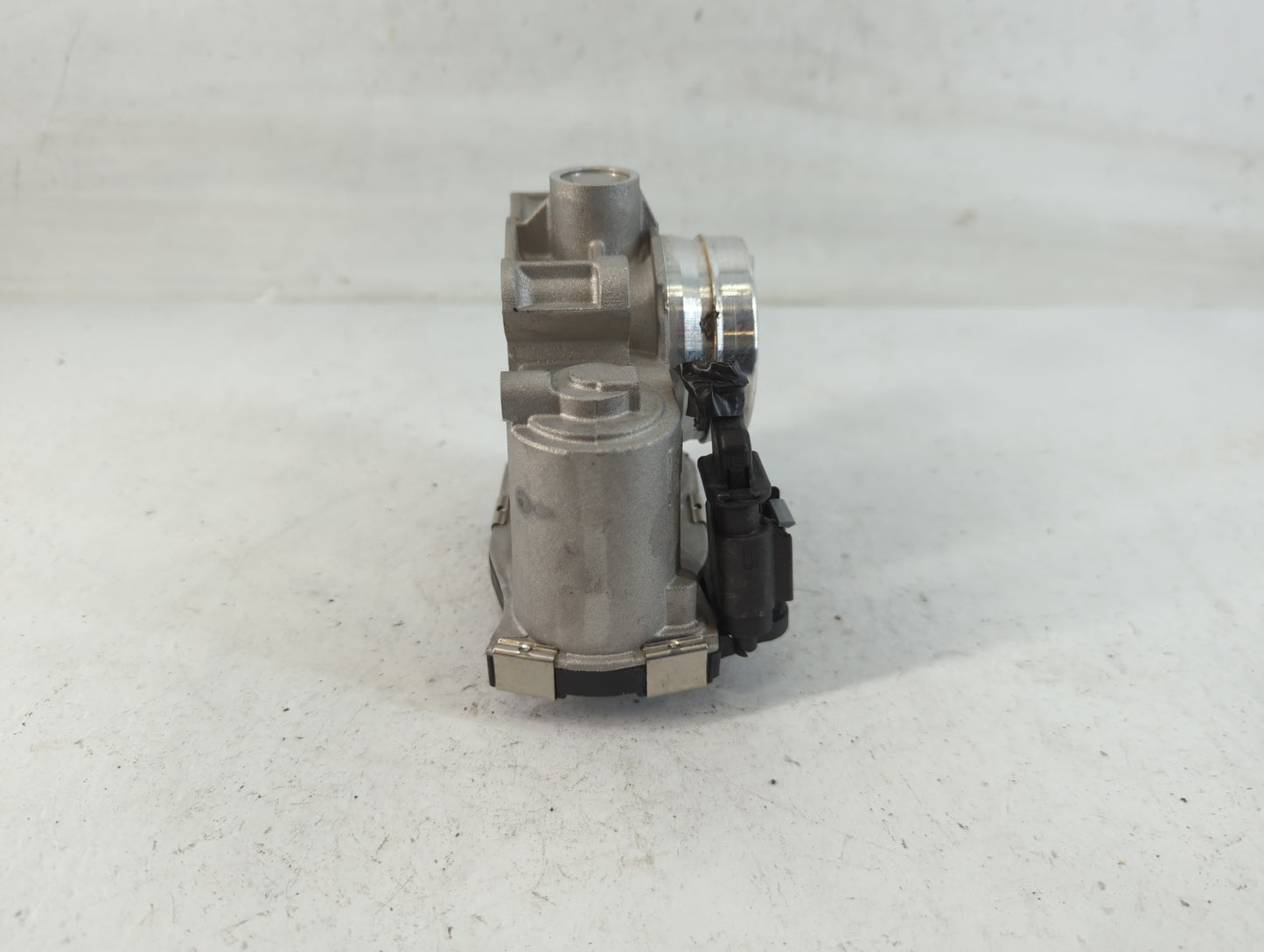 2016-2021 Chevrolet Malibu Throttle Body P/N:12671379AA Fits Fits 2016 2017 2018 2019 2020 2021 2022 OEM Used Auto Parts - O