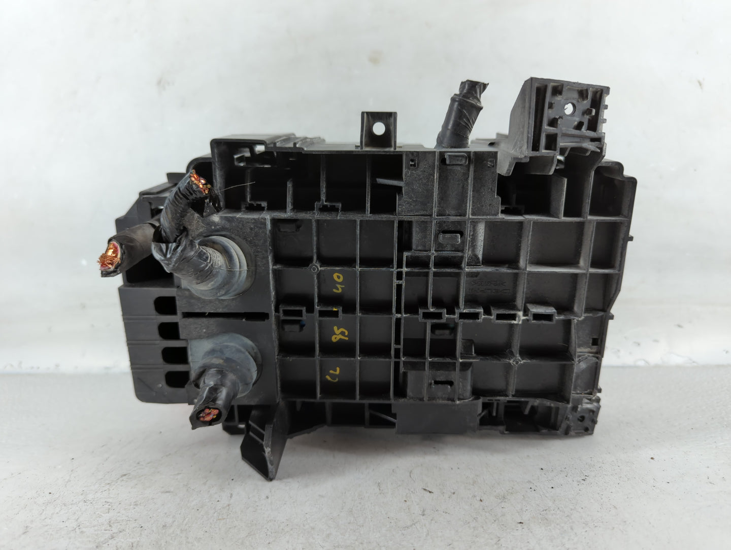 2019-2021 Chevrolet Malibu Fusebox Fuse Box Panel Relay Module P/N:B4950507 Fits Fits 2019 2020 2021 OEM Used Auto Parts - O