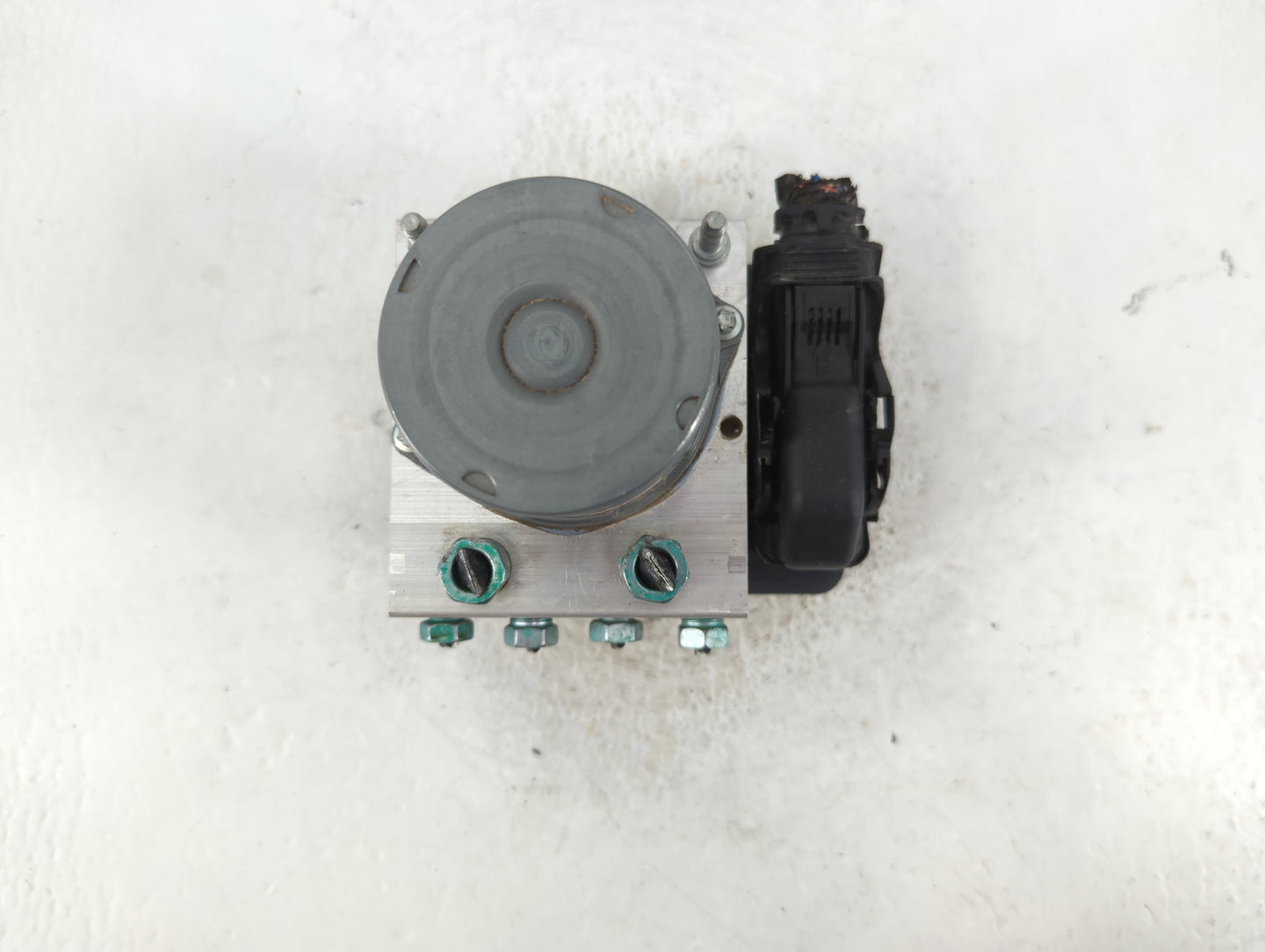 2019-2021 Chevrolet Malibu ABS Pump Control Module Replacement P/N:84767280 Fits Fits 2019 2020 2021 OEM Used Auto Parts - O