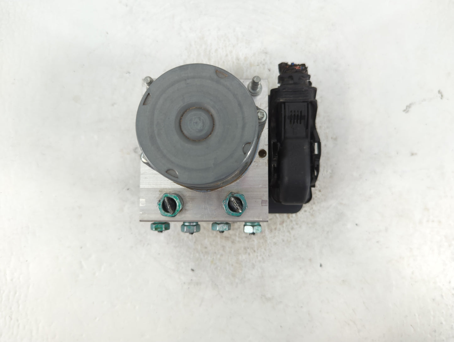 2019-2021 Chevrolet Malibu ABS Pump Control Module Replacement P/N:84767280 Fits Fits 2019 2020 2021 OEM Used Auto Parts - O