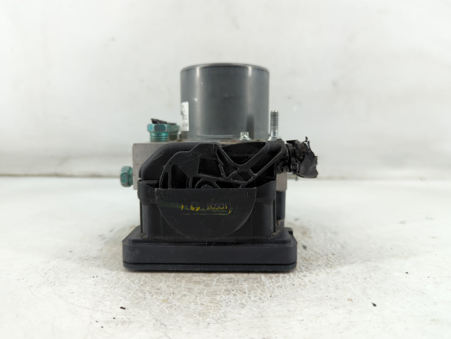 2019-2021 Chevrolet Malibu ABS Pump Control Module Replacement P/N:84767280 Fits Fits 2019 2020 2021 OEM Used Auto Parts - O