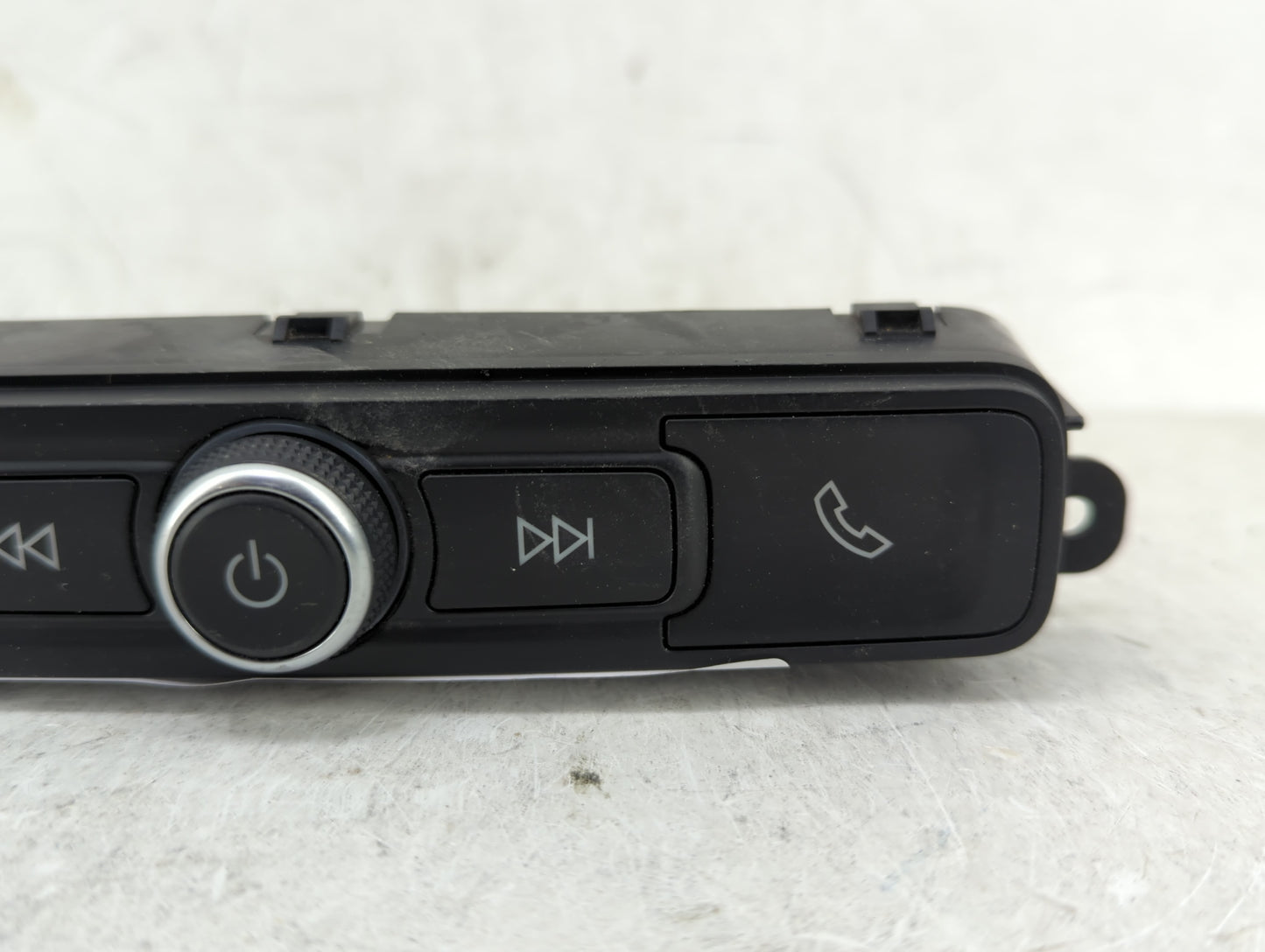 2020-2022 Chevrolet Silverado 1500 Radio AM FM Cd Player Receiver Replacement P/N:84799539 Fits Fits 2020 2021 2022 OEM Used