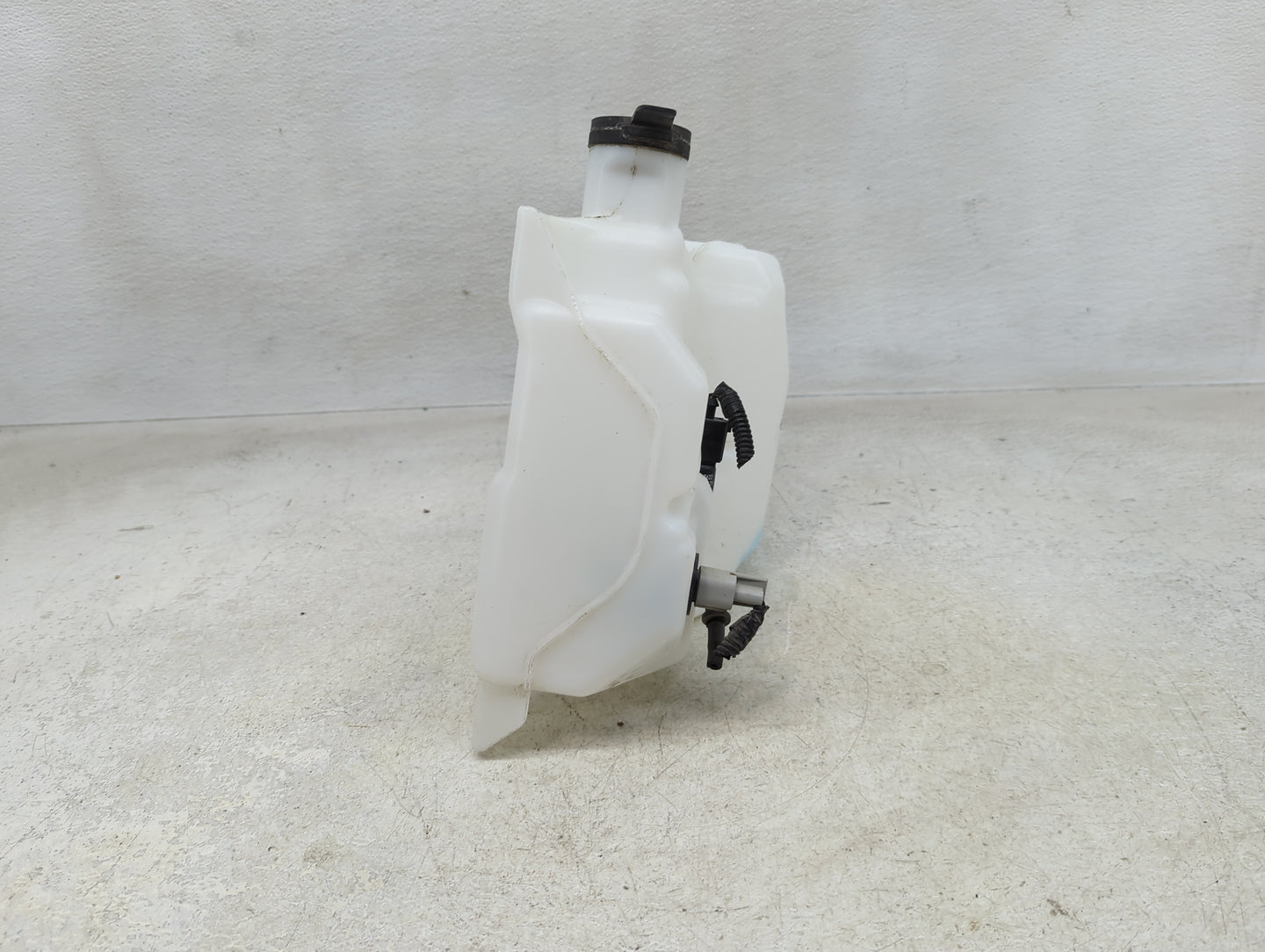 2019 Silverado 1500 Radiator Coolant Overflow Expansion Tank Bottle - Oemusedautoparts1.com