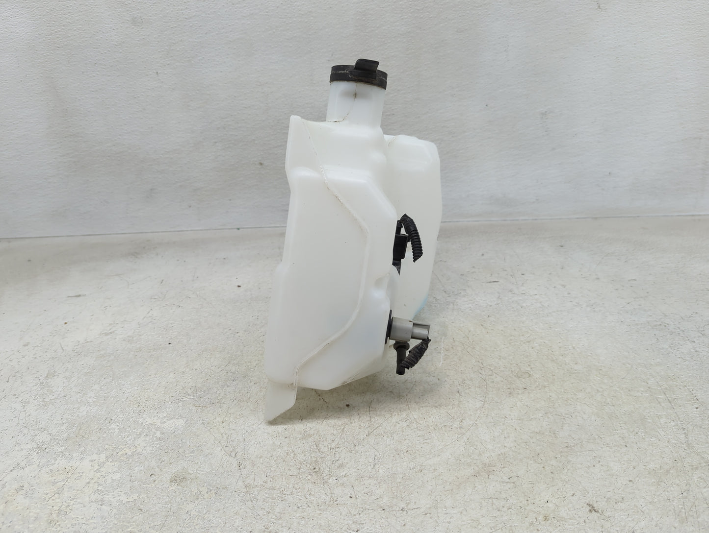 2019 Silverado 1500 Radiator Coolant Overflow Expansion Tank Bottle - Oemusedautoparts1.com