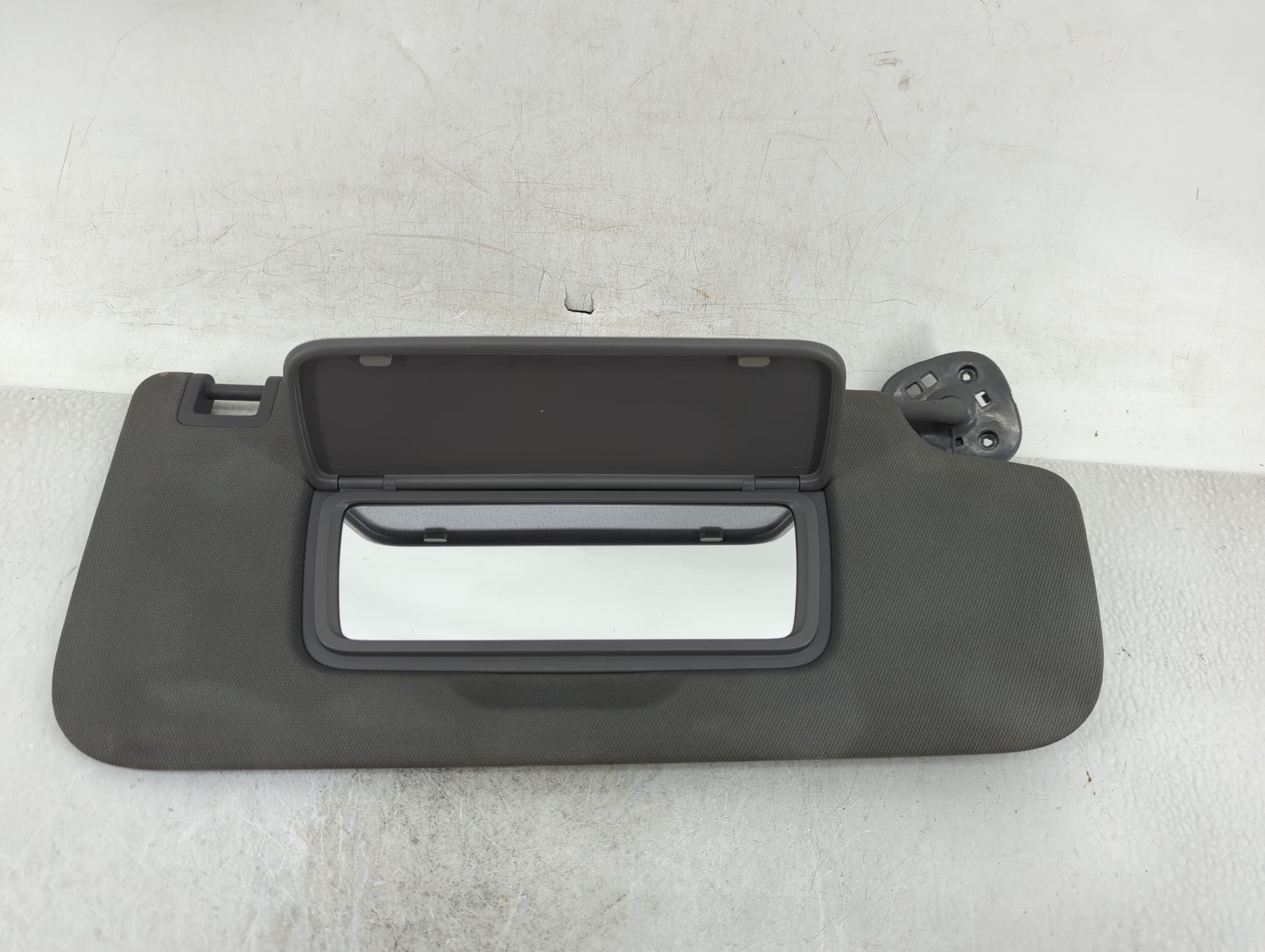 2019-2022 Chevrolet Silverado 1500 Sun Visor Shade Replacement Passenger Right Mirror Fits Fits 2019 2020 2021 2022 OEM Used