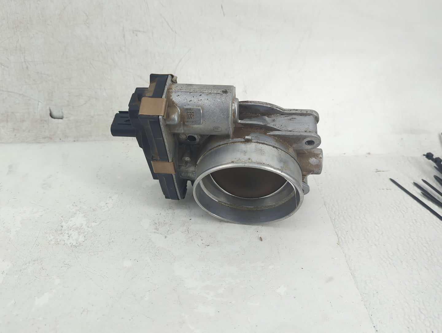 2014-2022 Chevrolet Silverado 1500 Throttle Body P/N:12713775 Fits Fits 2014 2015 2016 2017 2018 2019 2020 2021 2022 OEM Use