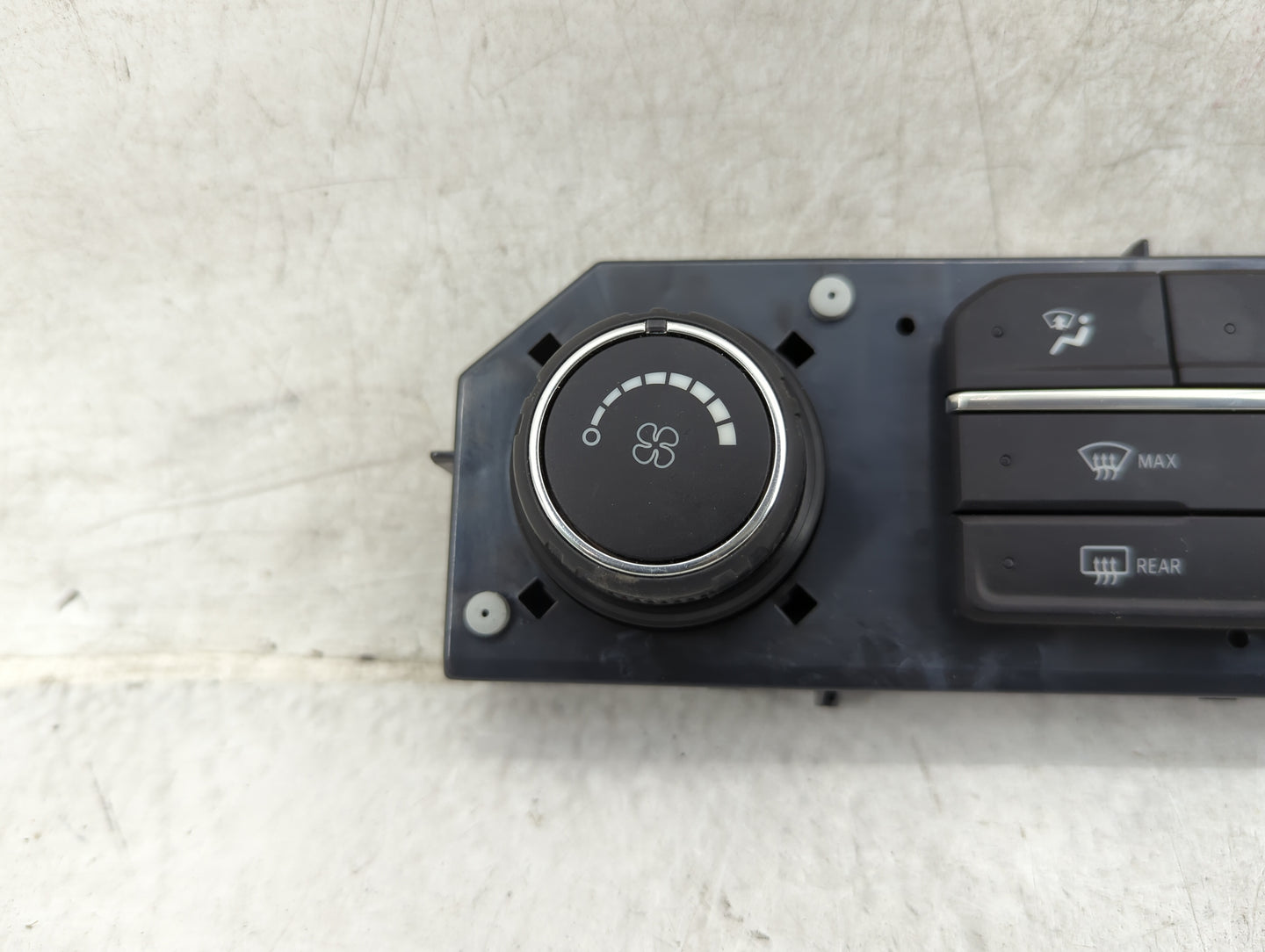 2019-2022 Chevrolet Silverado 1500 Climate Control Module Temperature AC/Heater Replacement P/N:84542734 7370200000000X Fits