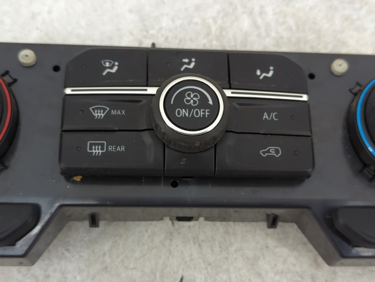2020-2022 Chevrolet Silverado 1500 Climate Control Module Temperature AC/Heater Replacement P/N:84692241 Fits Fits 2020 2021
