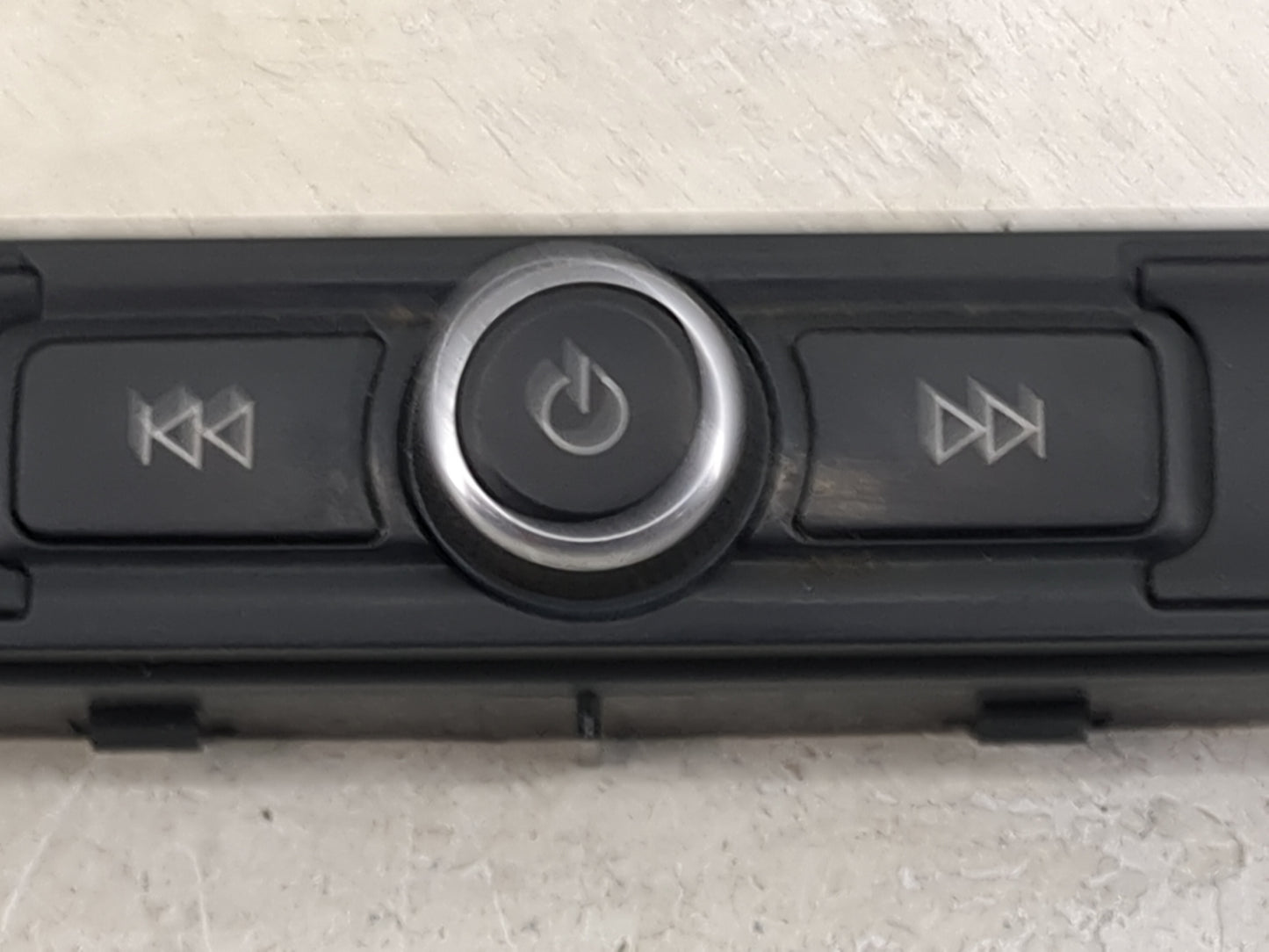 2019-2022 Chevrolet Silverado 1500 Radio Control Panel 1472701 - Oemusedautoparts1.com