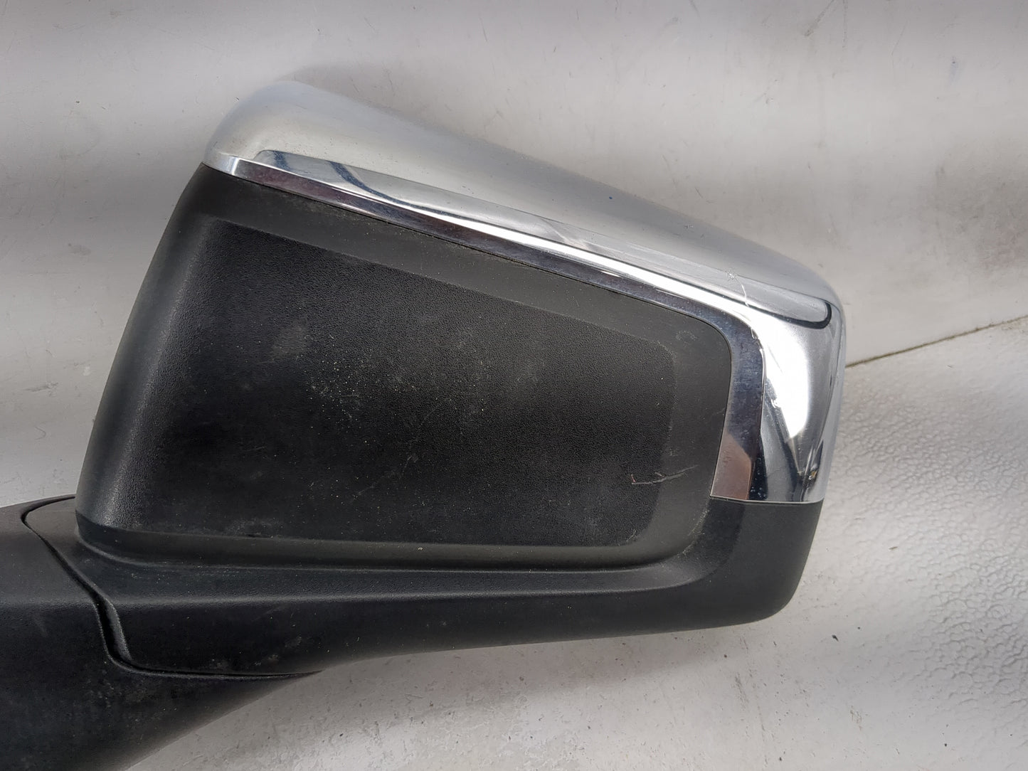 2019-2022 Chevrolet Silverado 1500 Driver Side View Mirror - Left Door Mirror OEM Used - Oemusedautoparts1.com