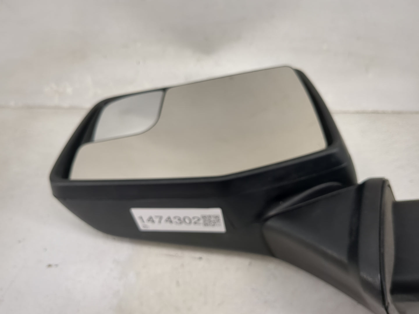 2019-2022 Chevrolet Silverado 1500 Driver Side View Mirror - Left Door Mirror OEM Used - Oemusedautoparts1.com