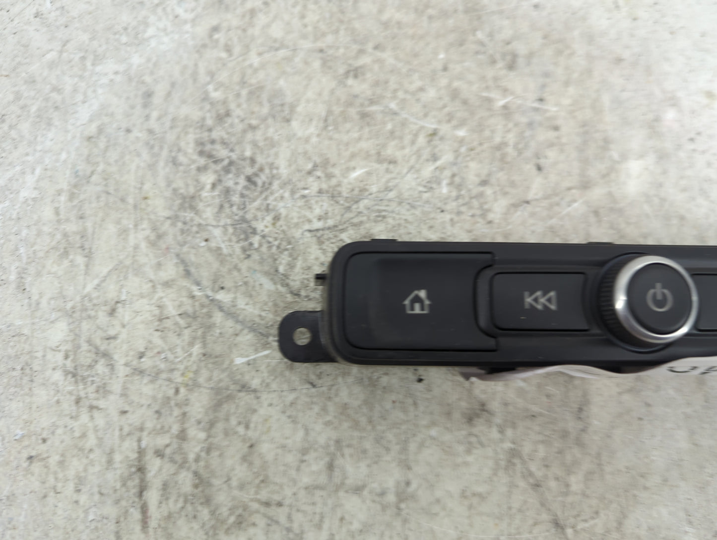 2019-2022 Chevrolet Silverado 1500 Radio Control Panel 1490027 - Oemusedautoparts1.com