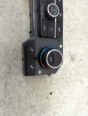 2020-2022 Chevrolet Silverado 1500 Climate Control Module Temperature AC/Heater Replacement P/N:84692241 Fits Fits 2020 2021 2022 OEM Used Auto Parts
