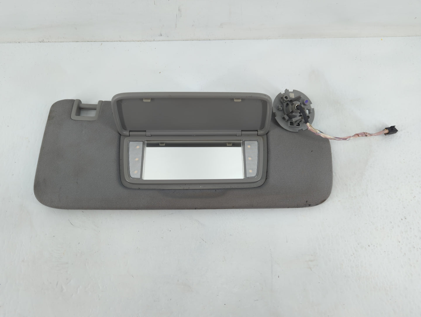 2019-2022 Chevrolet Silverado 1500 Sun Visor Shade Replacement Passenger Right Mirror Fits Fits 2019 2020 2021 2022 OEM Used