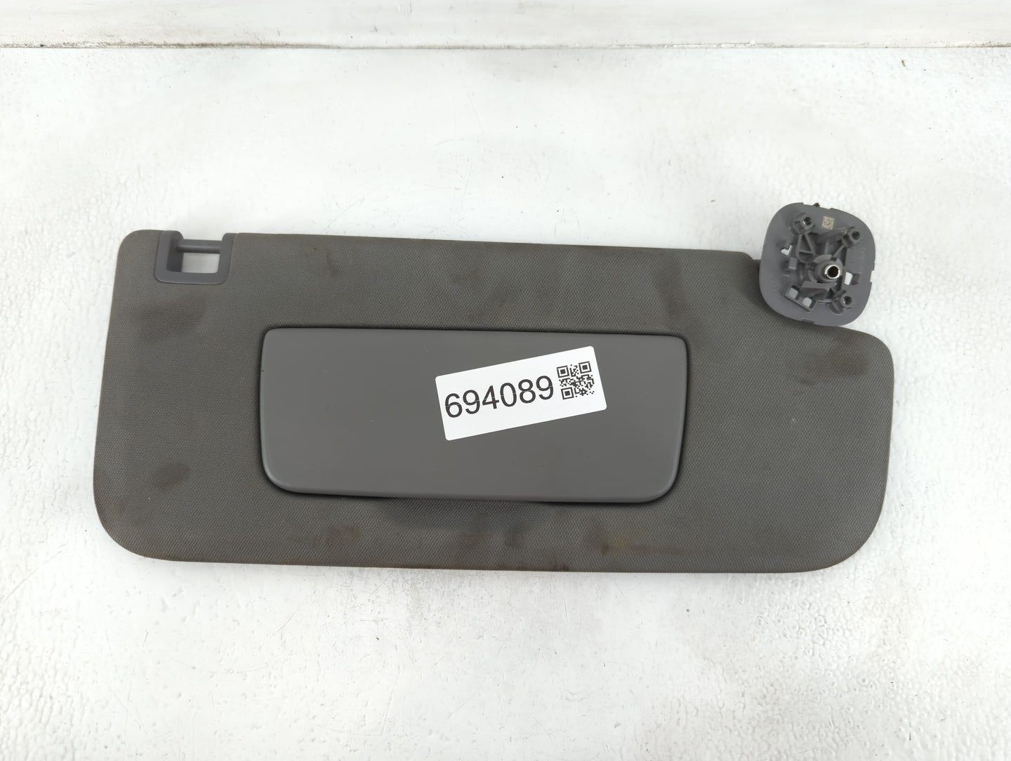 2019-2022 Chevrolet Silverado 1500 Sun Visor Shade Replacement Passenger Right Mirror Fits Fits 2019 2020 2021 2022 OEM Used