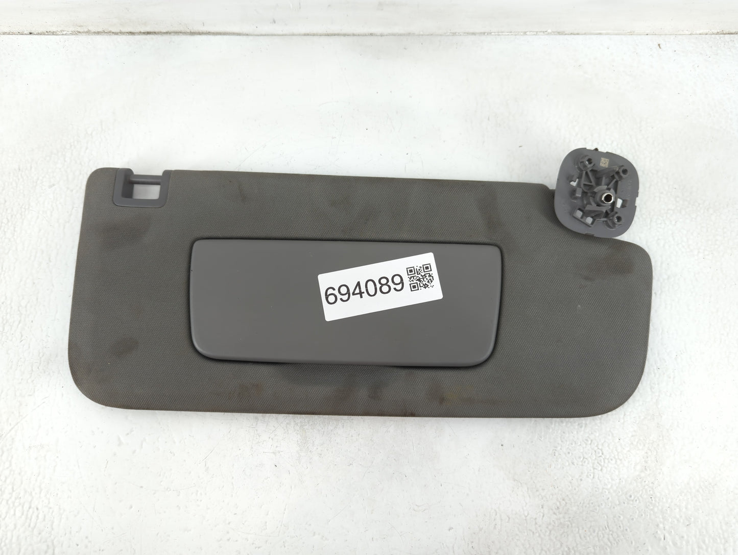2019-2022 Chevrolet Silverado 1500 Sun Visor Shade Replacement Passenger Right Mirror Fits Fits 2019 2020 2021 2022 OEM Used