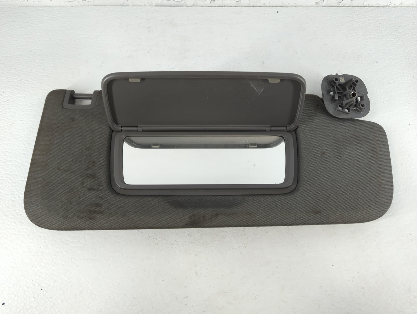 2019-2022 Chevrolet Silverado 1500 Sun Visor Shade Replacement Passenger Right Mirror Fits Fits 2019 2020 2021 2022 OEM Used