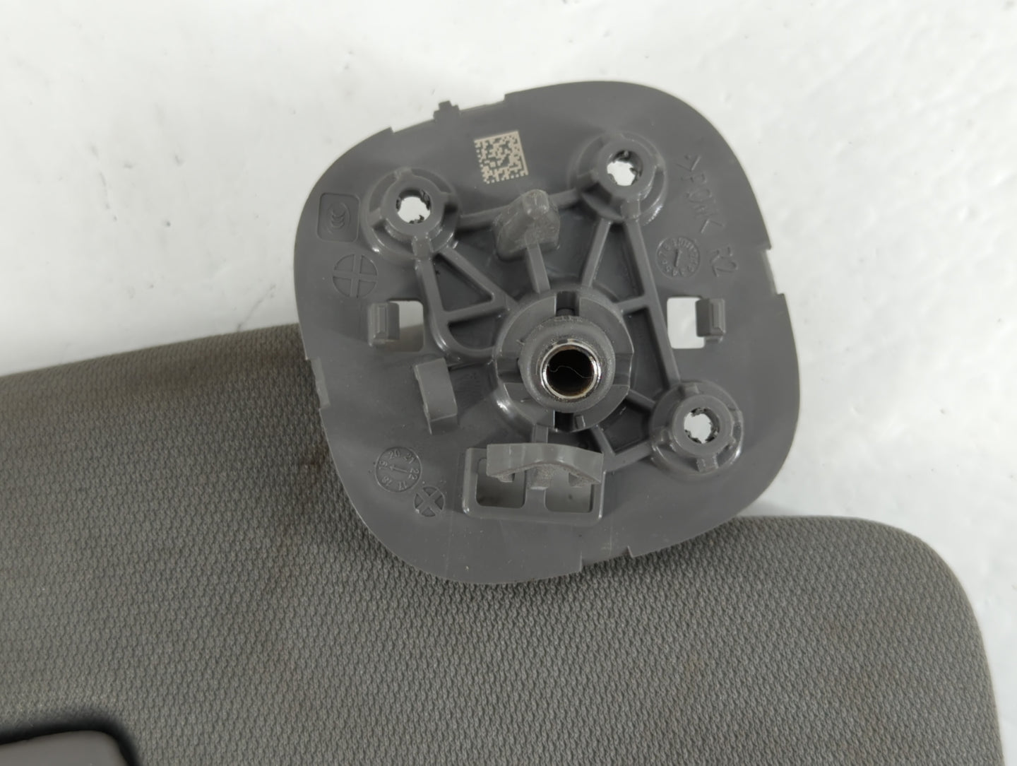 2019-2022 Chevrolet Silverado 1500 Sun Visor Shade Replacement Passenger Right Mirror Fits Fits 2019 2020 2021 2022 OEM Used