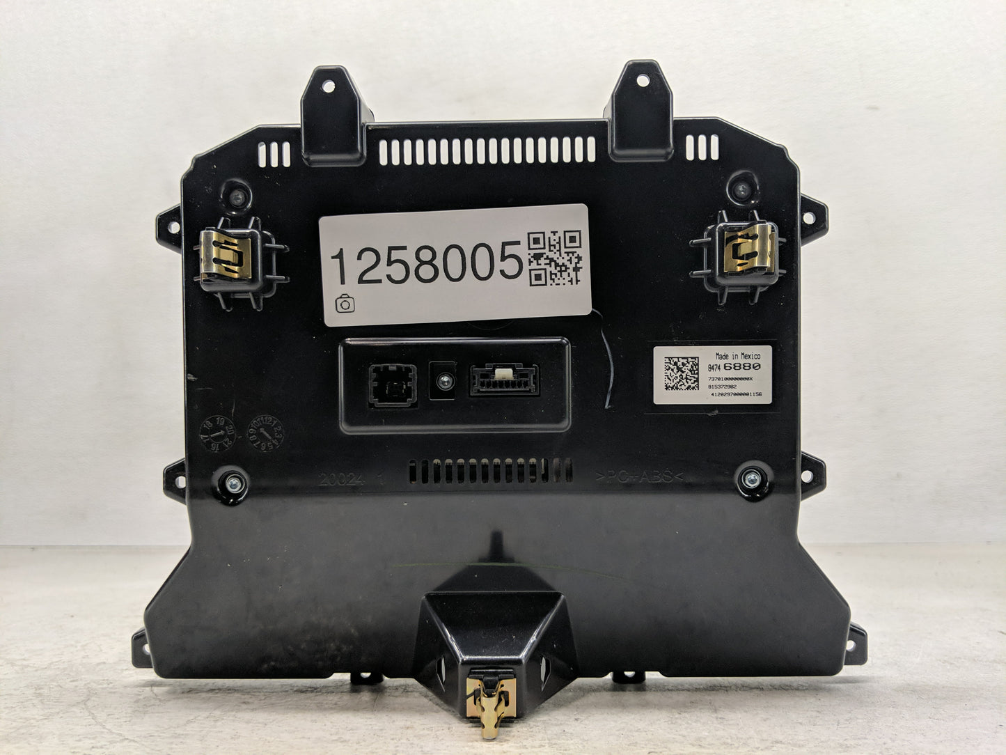 2021 Chevrolet Silverado 2500 Radio AM FM Cd Player Receiver Replacement P/N:84746880 Fits OEM Used Auto Parts - Oemusedauto