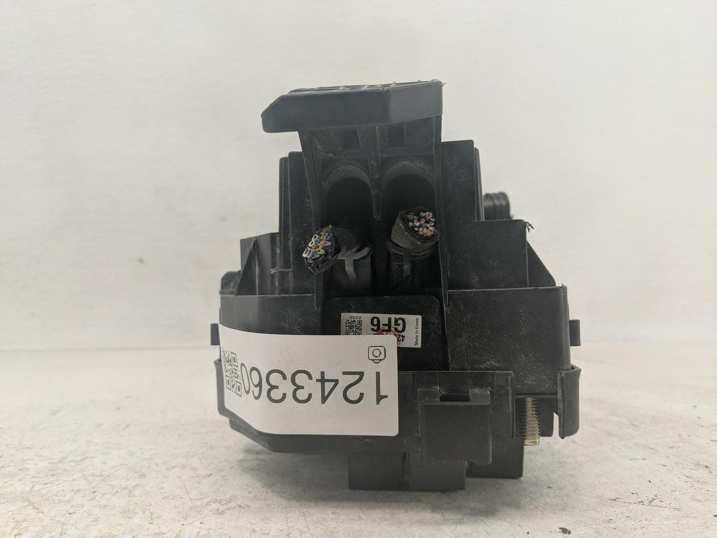 2020-2021 Chevrolet Spark Fusebox Fuse Box Panel Relay Module P/N:42702552 Fits Fits 2020 2021 OEM Used Auto Parts - Oemused