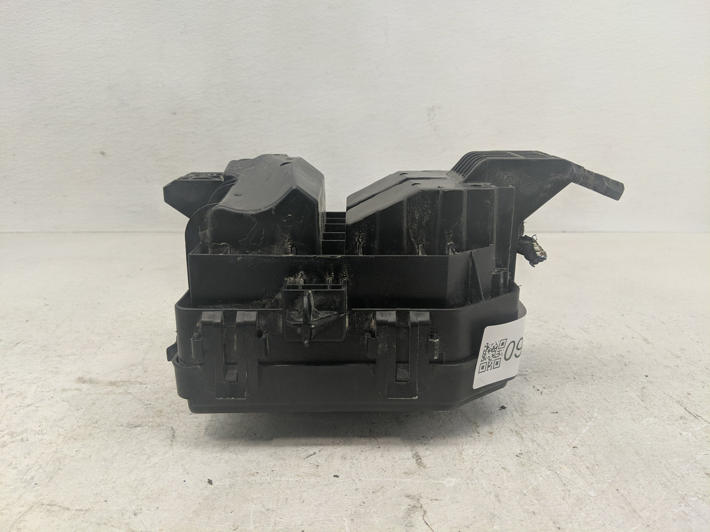 2020-2021 Chevrolet Spark Fusebox Fuse Box Panel Relay Module P/N:42702552 Fits Fits 2020 2021 OEM Used Auto Parts - Oemused