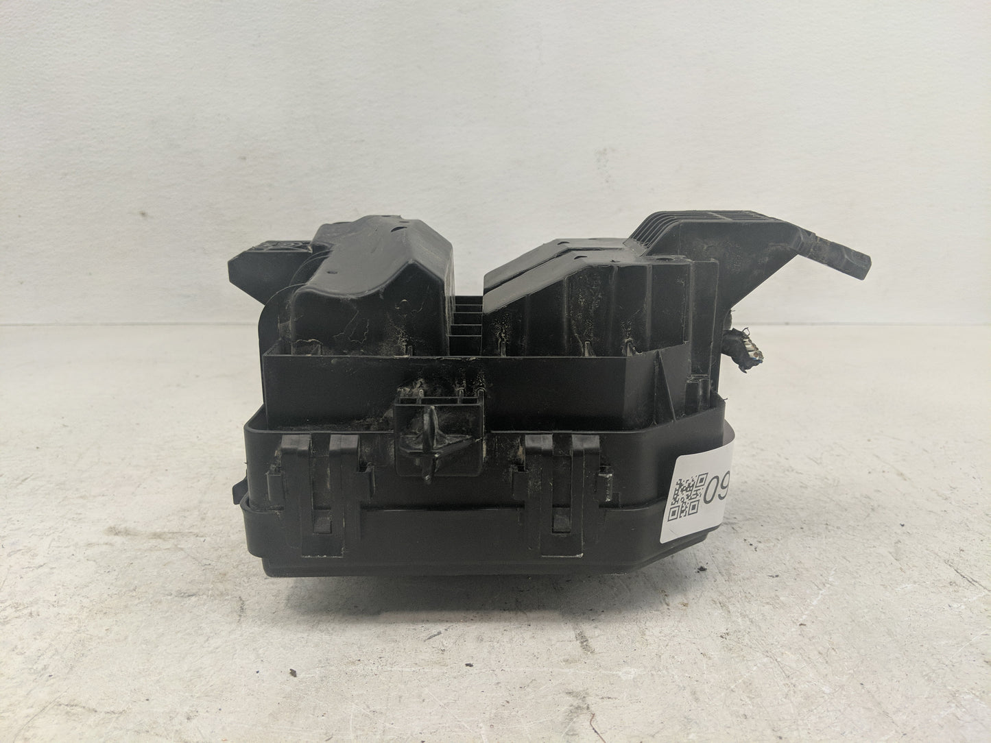 2020-2021 Chevrolet Spark Fusebox Fuse Box Panel Relay Module P/N:42702552 Fits Fits 2020 2021 OEM Used Auto Parts - Oemused