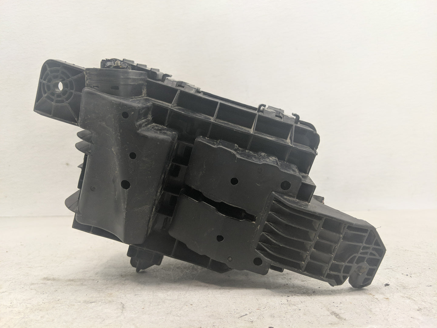 2020-2021 Chevrolet Spark Fusebox Fuse Box Panel Relay Module P/N:42702552 Fits Fits 2020 2021 OEM Used Auto Parts - Oemused