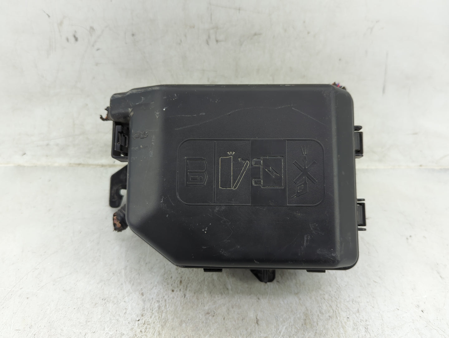 2019-2022 Chevrolet Spark Fusebox Fuse Box Panel Relay Module P/N:42702558 Fits Fits 2019 2020 2021 2022 OEM Used Auto Parts