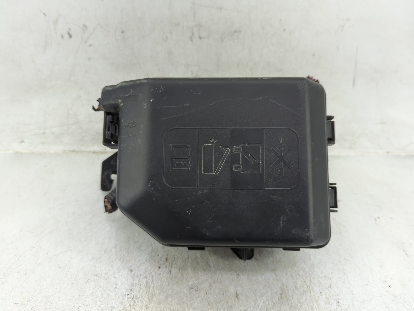 2019-2022 Chevrolet Spark Fusebox Fuse Box Panel Relay Module P/N:42702558 Fits Fits 2019 2020 2021 2022 OEM Used Auto Parts