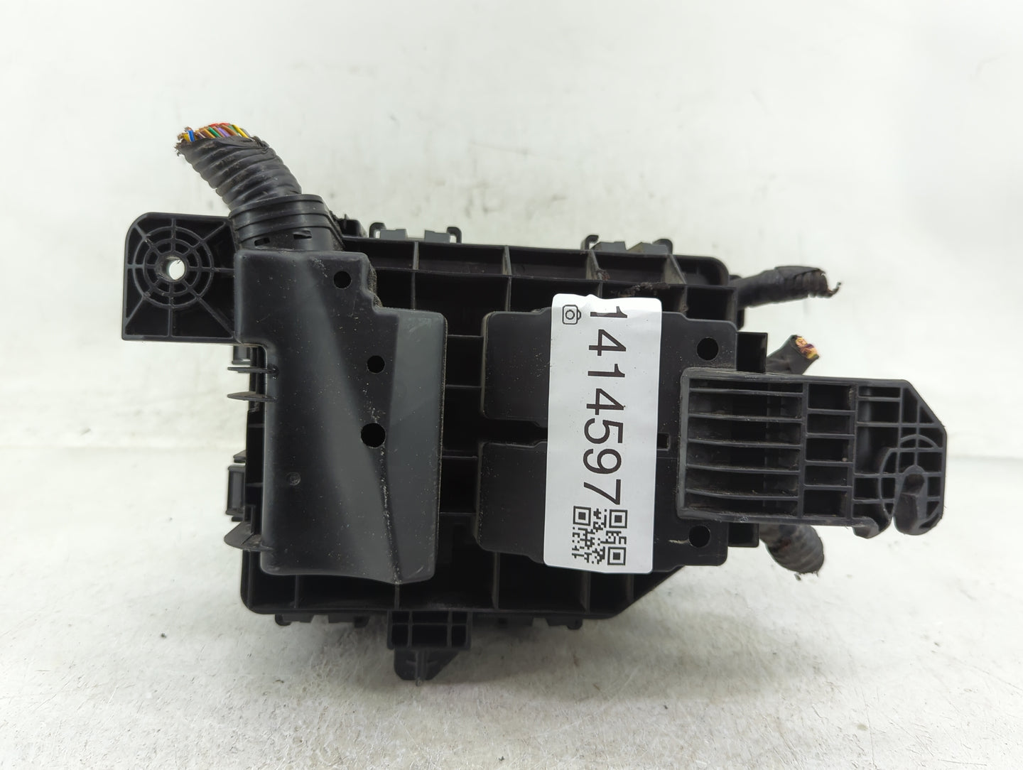 2019-2022 Chevrolet Spark Fusebox Fuse Box Panel Relay Module P/N:42702558 Fits Fits 2019 2020 2021 2022 OEM Used Auto Parts