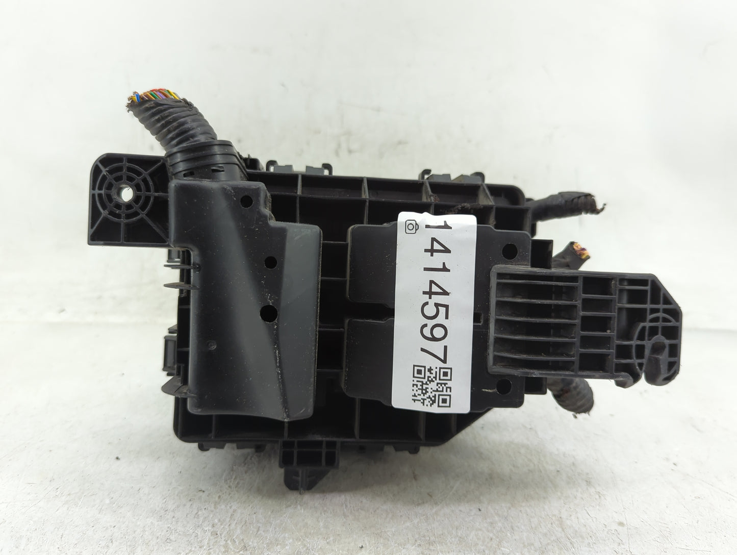 2019-2022 Chevrolet Spark Fusebox Fuse Box Panel Relay Module P/N:42702558 Fits Fits 2019 2020 2021 2022 OEM Used Auto Parts